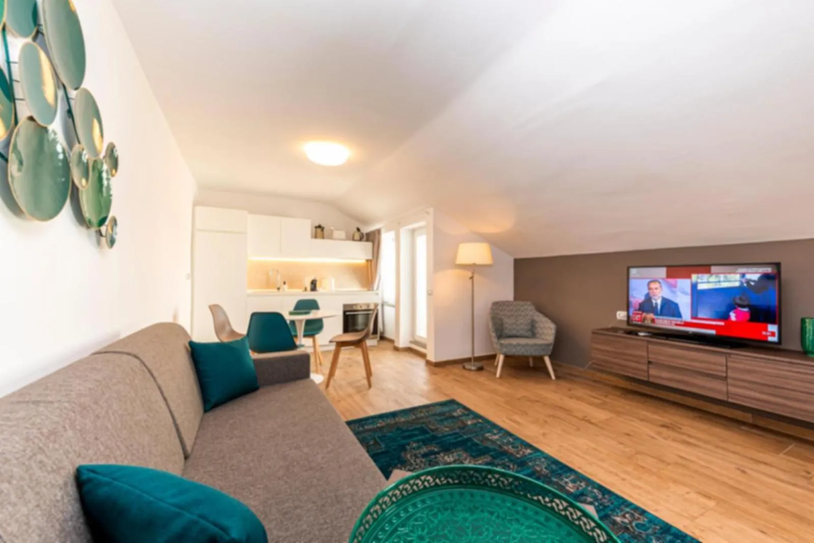 Communal lounge/ TV room in Aurelia Antica Suites & Apartments