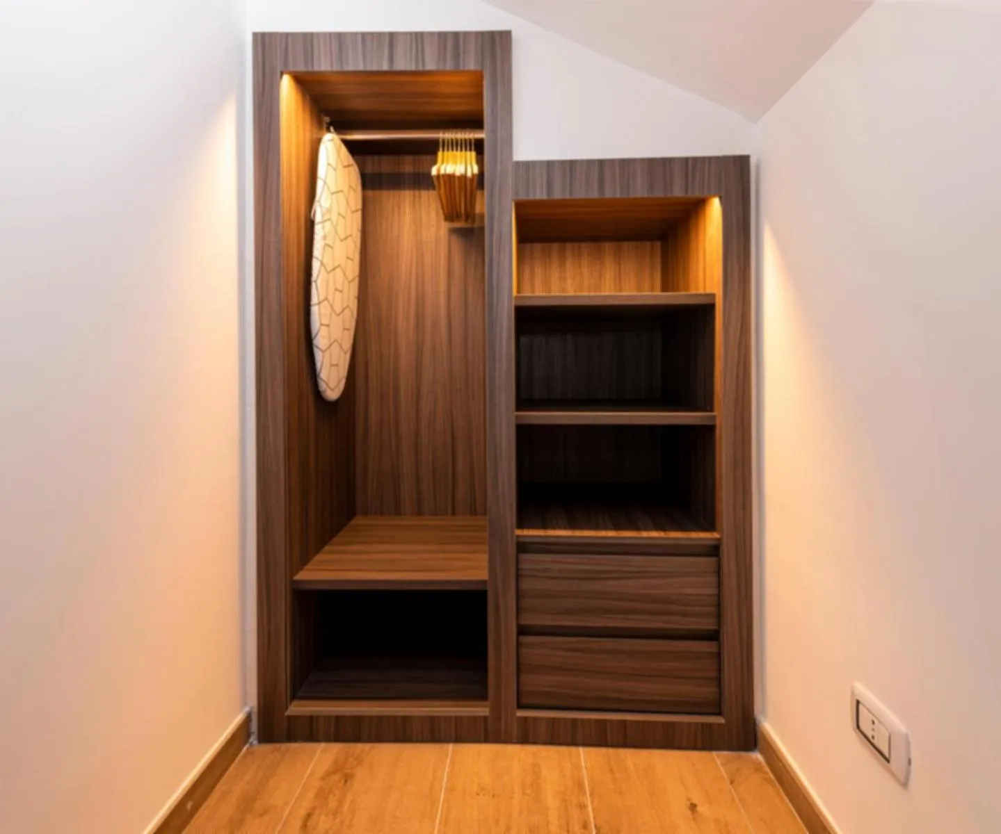 wardrobe in Aurelia Antica Suites & Apartments