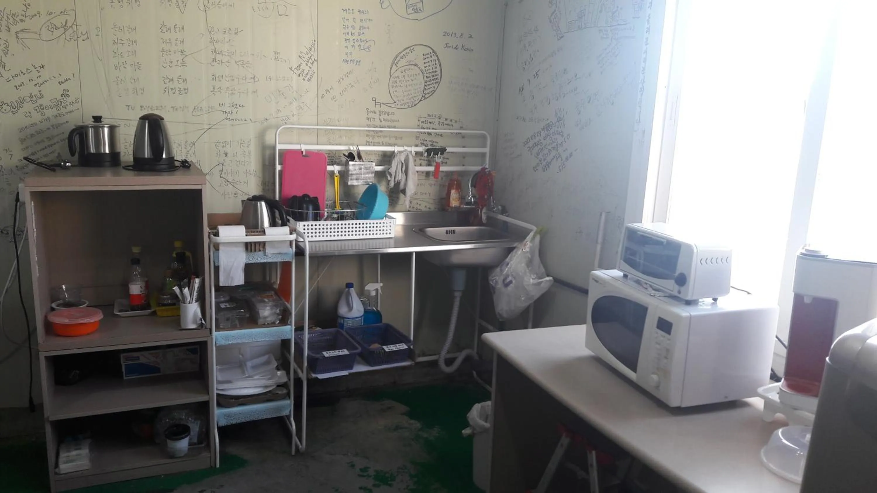 Communal kitchen in Minjoonggak