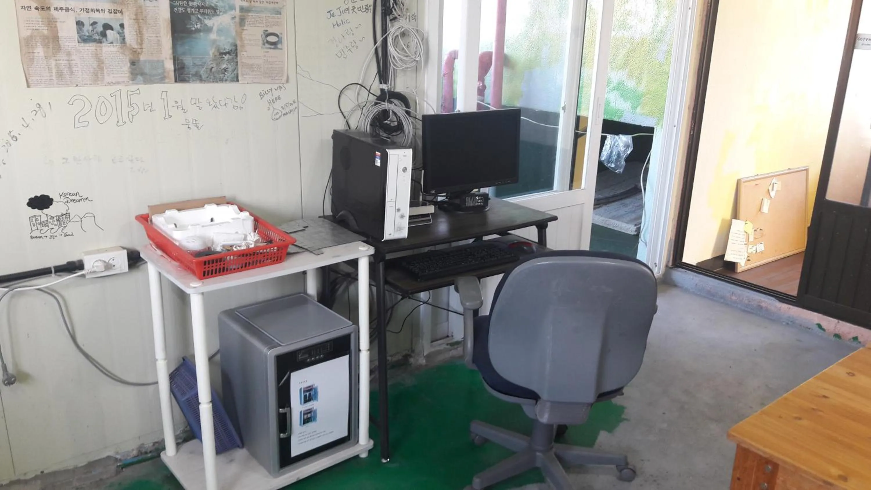 Communal lounge/ TV room in Minjoonggak