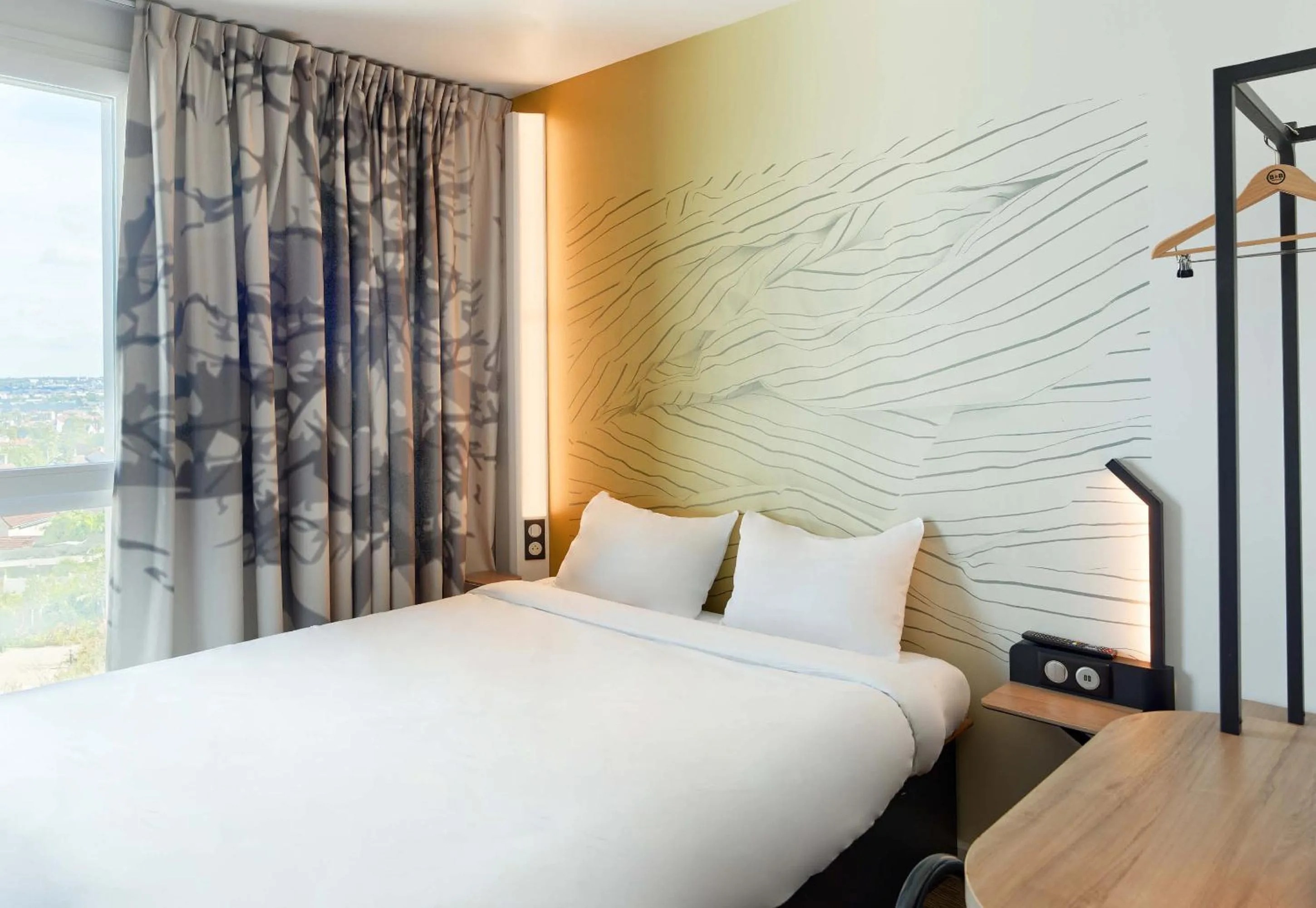 Bedroom, Bed in B&B HOTEL Champigny-sur-Marne