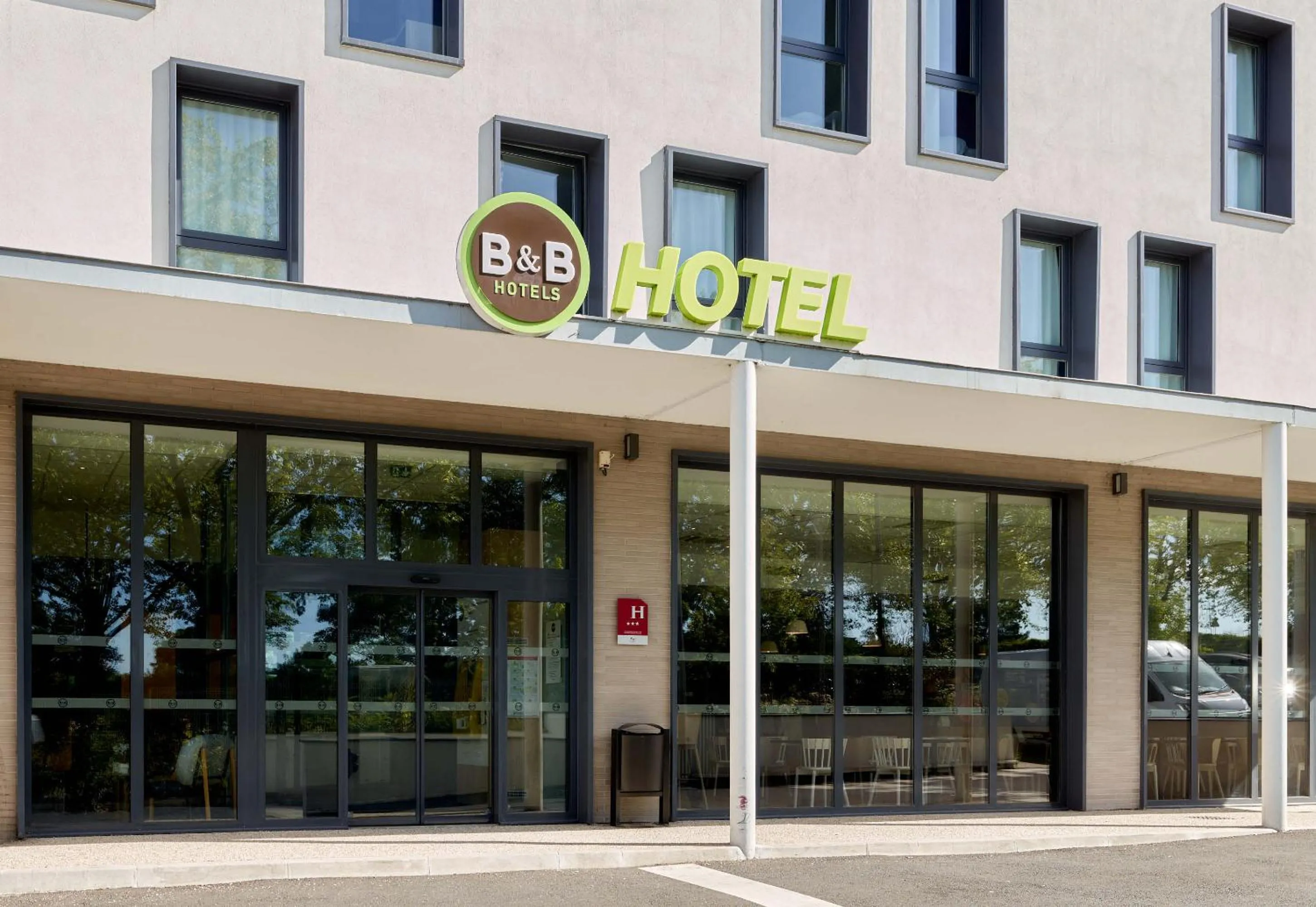Facade/entrance in B&B HOTEL Champigny-sur-Marne