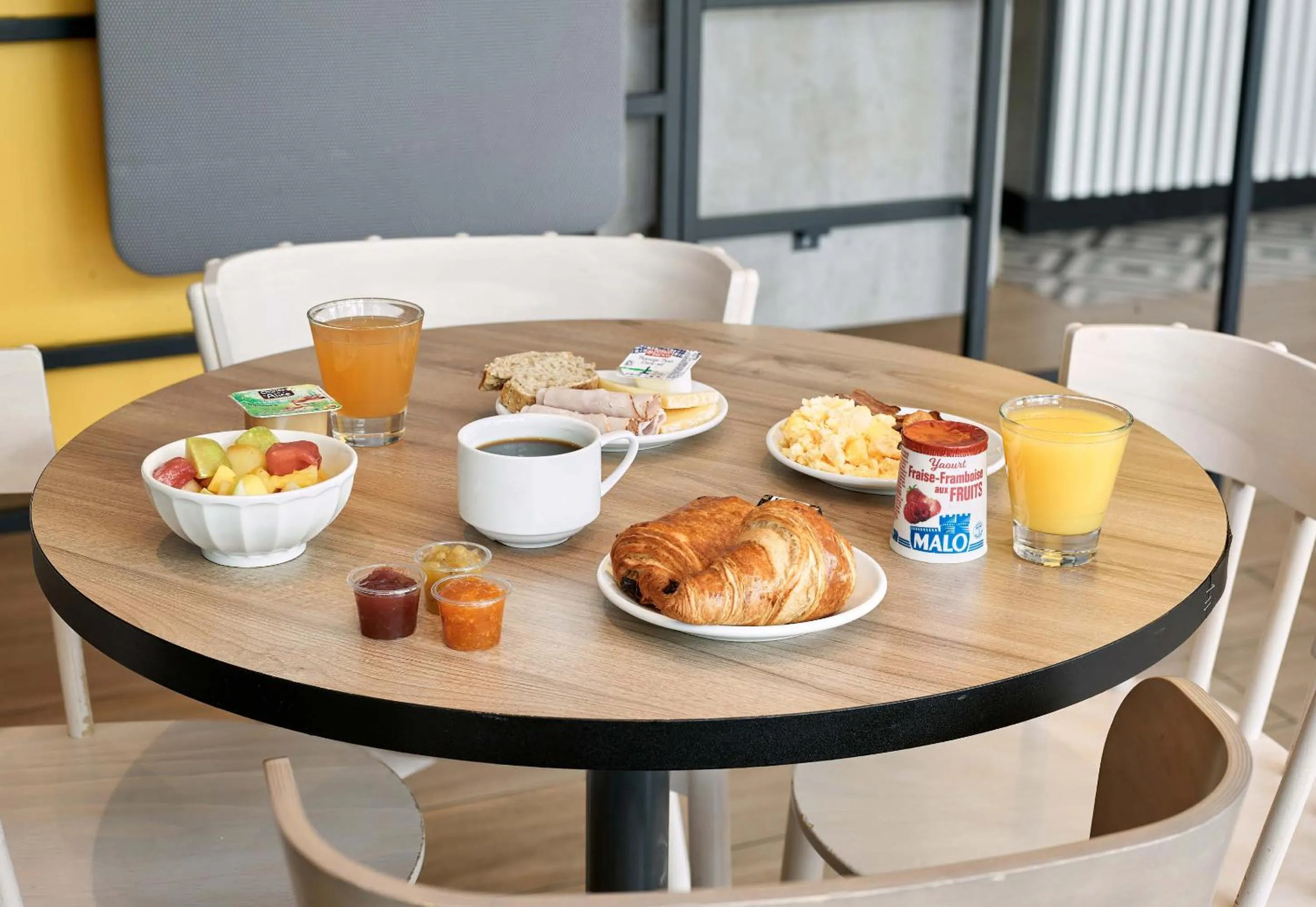 Breakfast in B&B HOTEL Champigny-sur-Marne