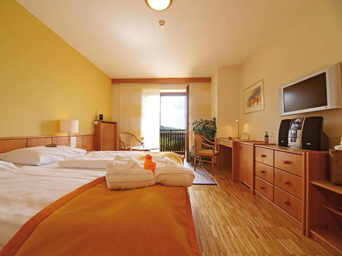Photo of the whole room, Bed in RETTER Bio-Natur-Resort