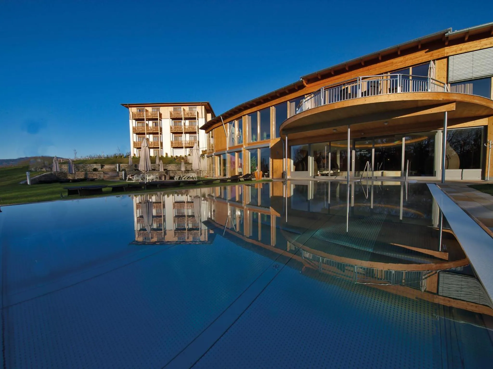 Pool view in RETTER Bio-Natur-Resort