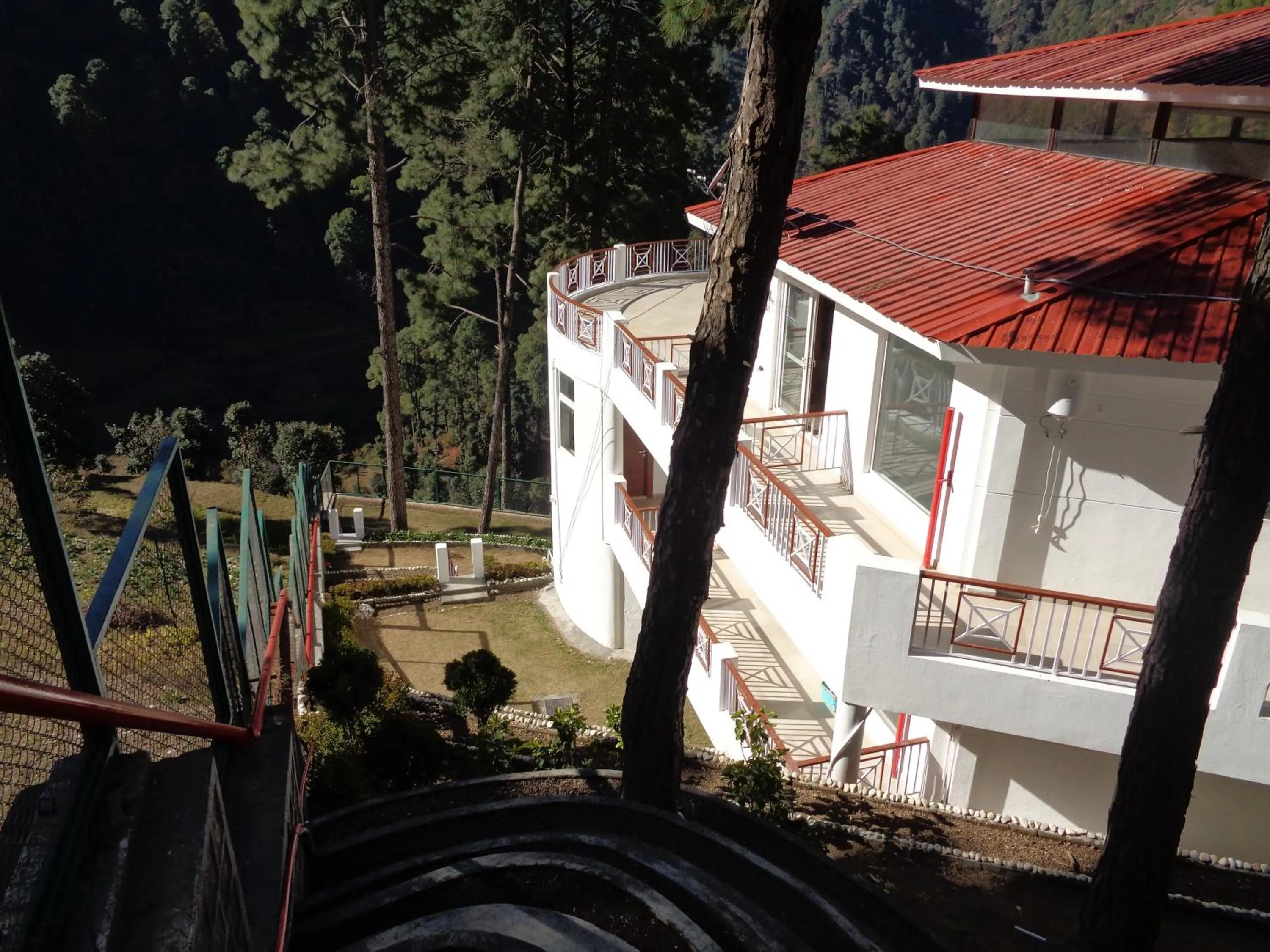 Property building in Himalayan Splendour Resort