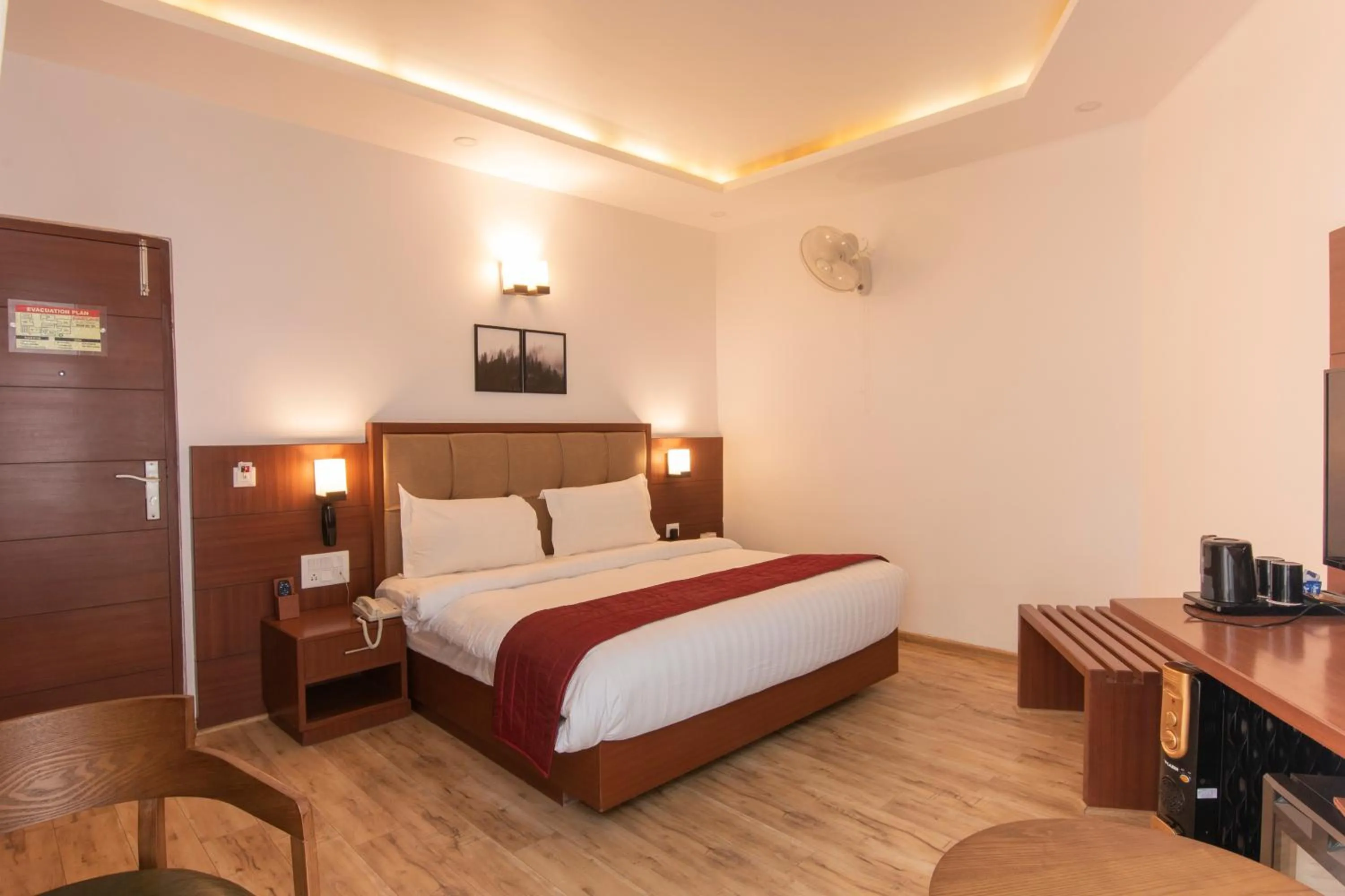 Bedroom, Bed in Himalayan Splendour Resort