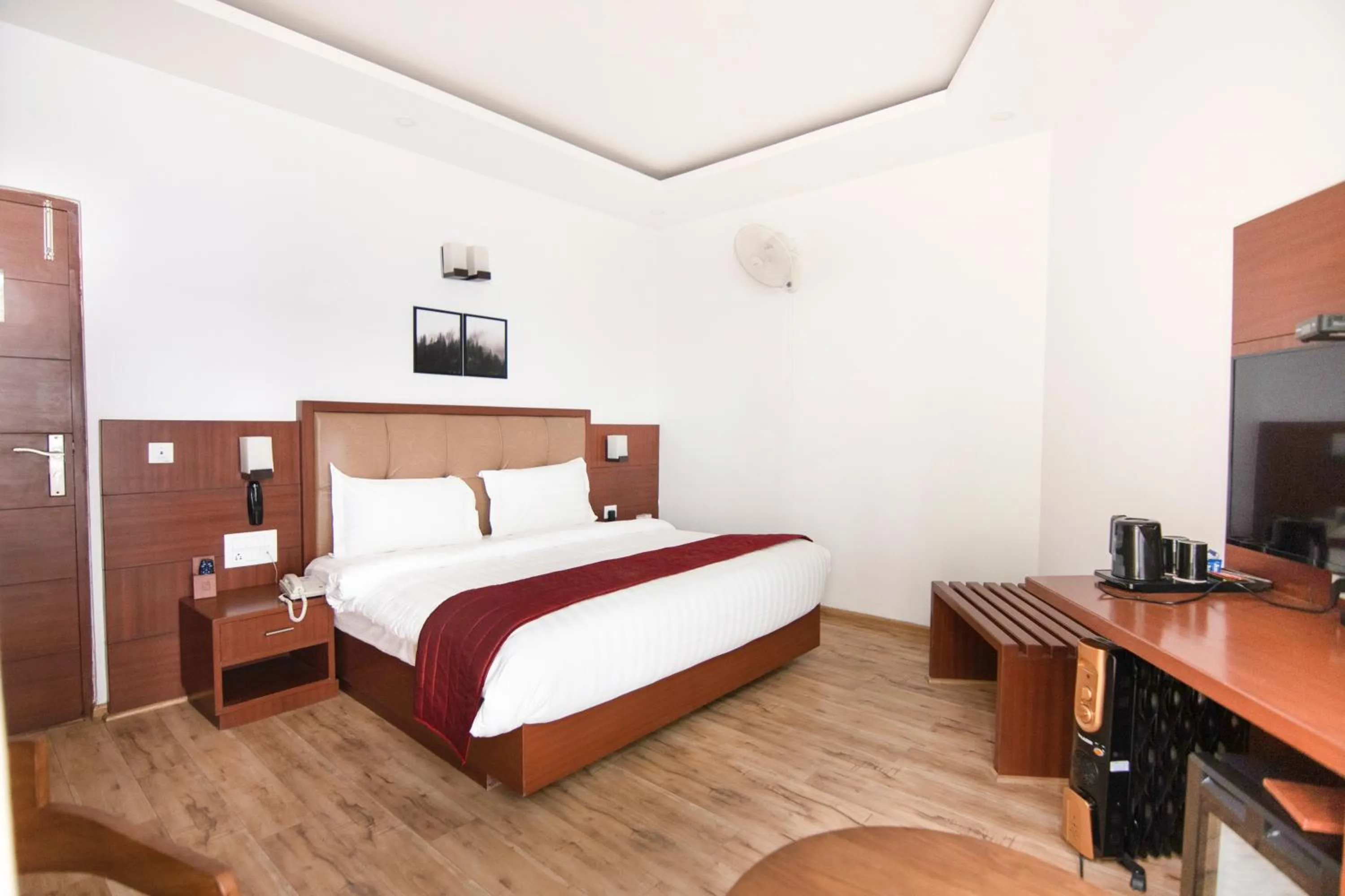 Bed in Himalayan Splendour Resort