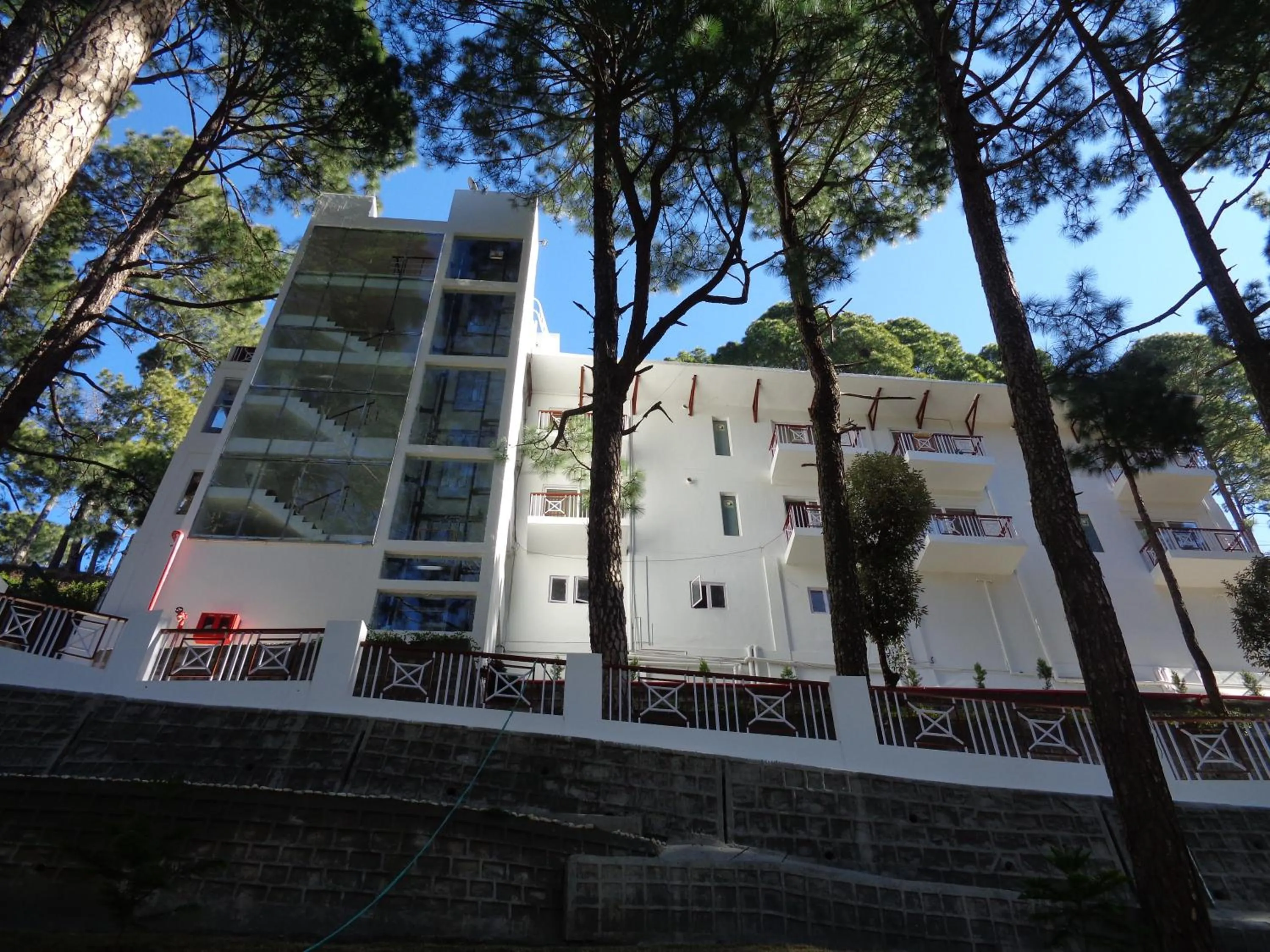 Property building in Himalayan Splendour Resort