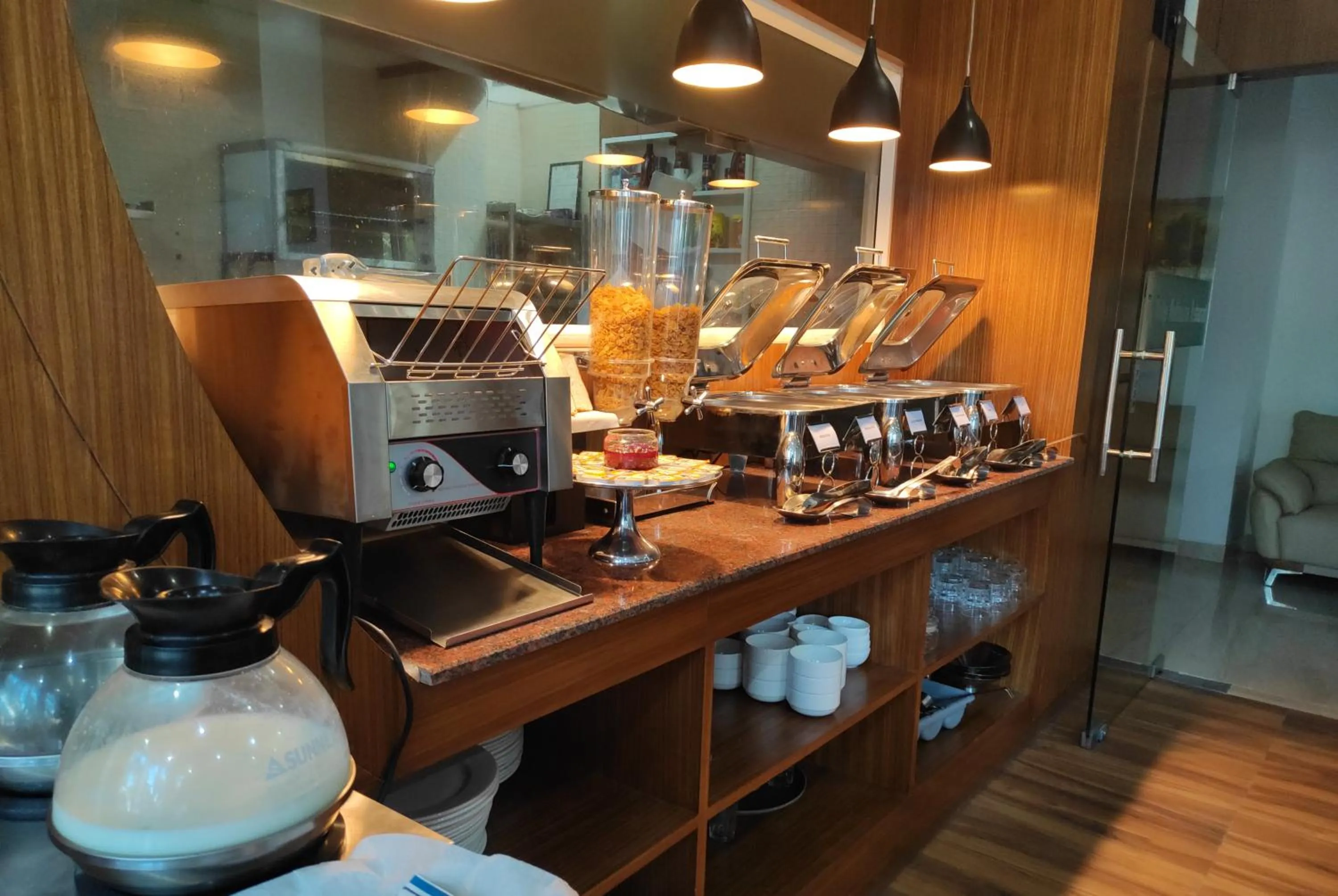 Breakfast in Himalayan Splendour Resort