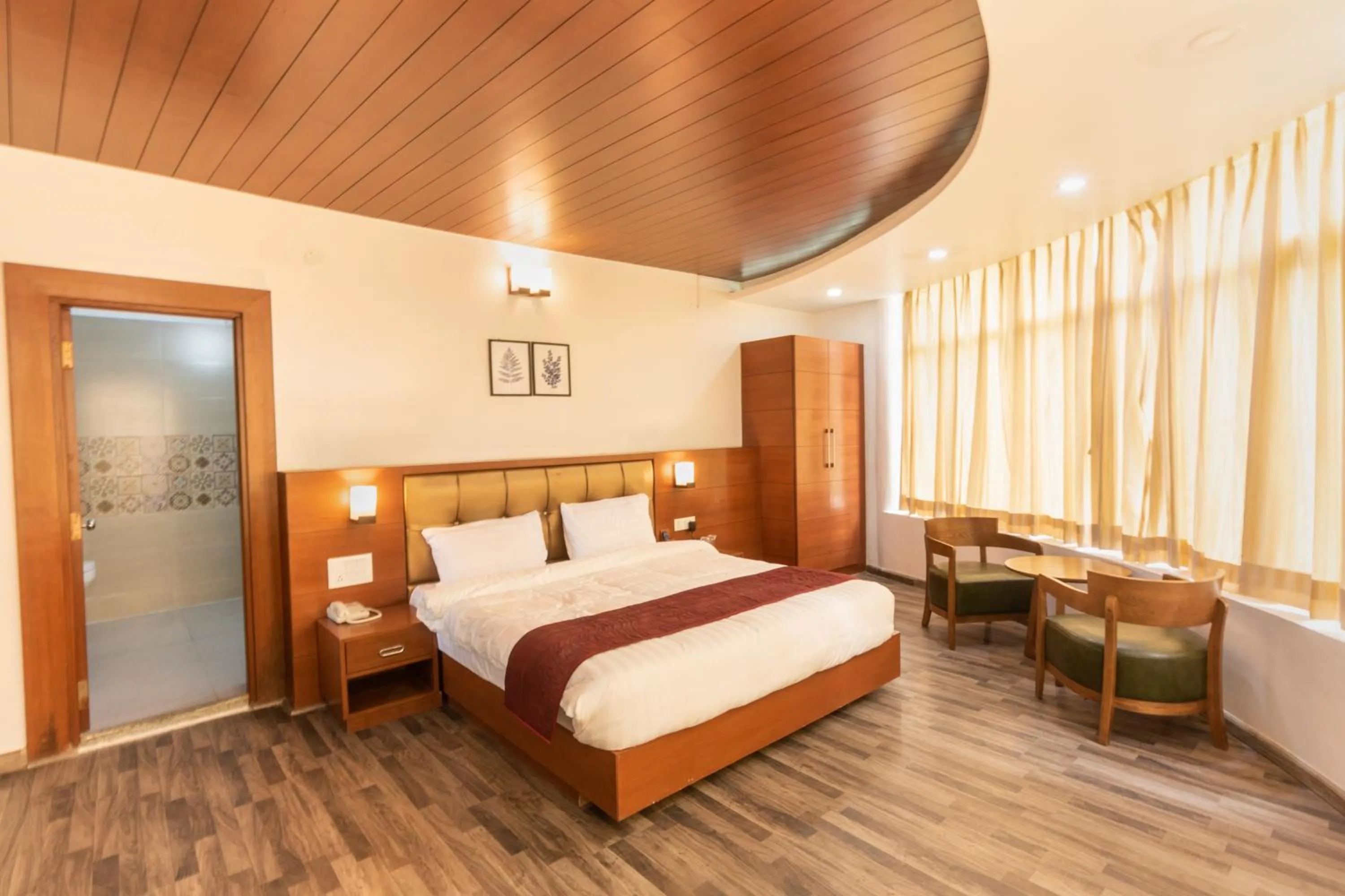 Photo of the whole room, Bed in Himalayan Splendour Resort