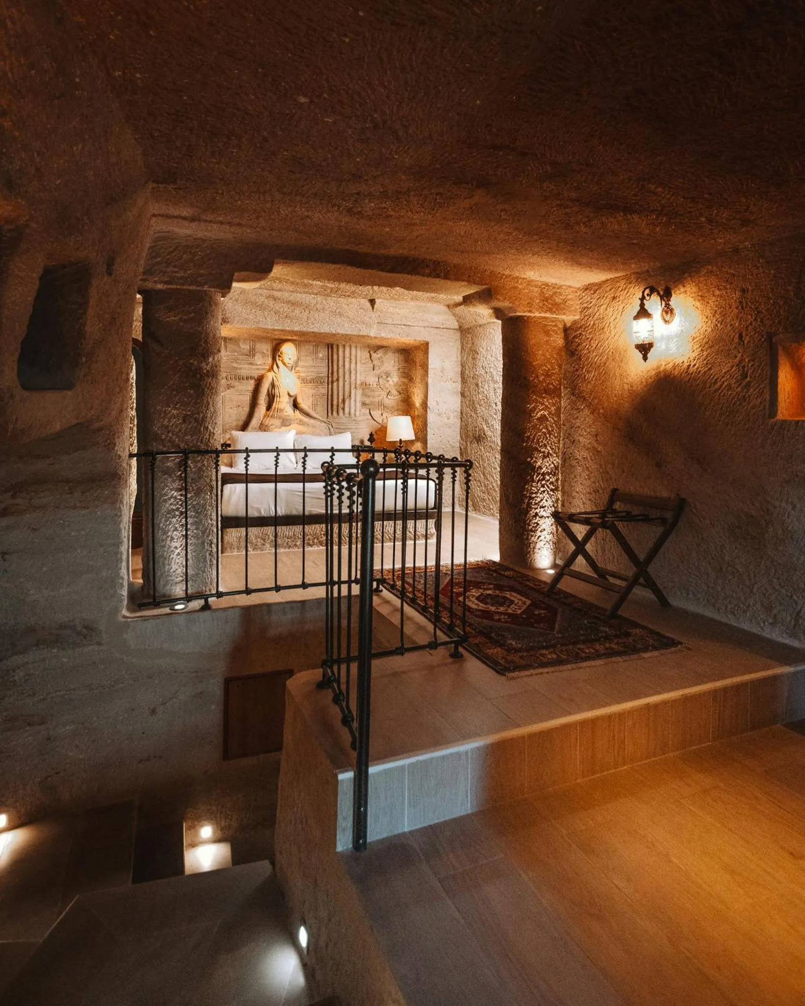Communal lounge/ TV room in Utopia Cave Cappadocia