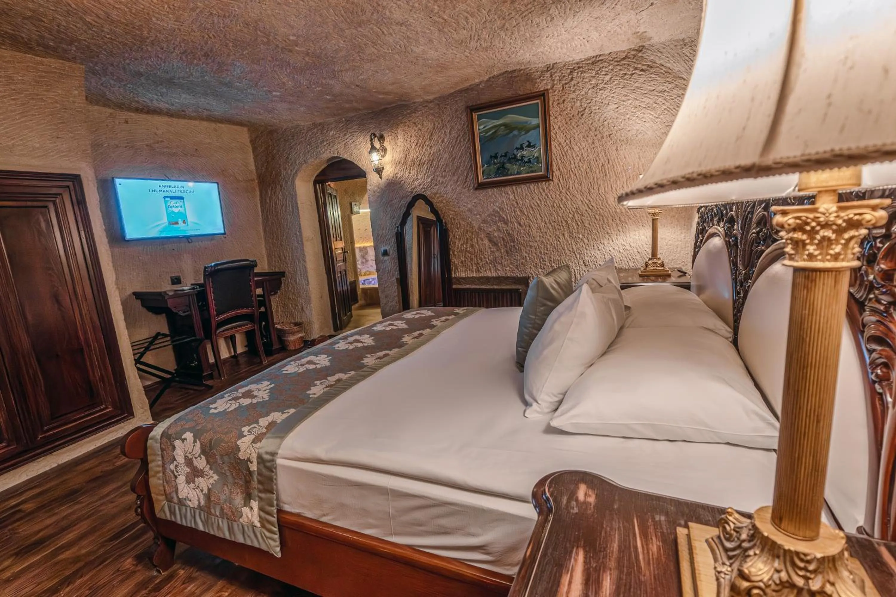 Photo of the whole room, Bed in Utopia Cave Cappadocia