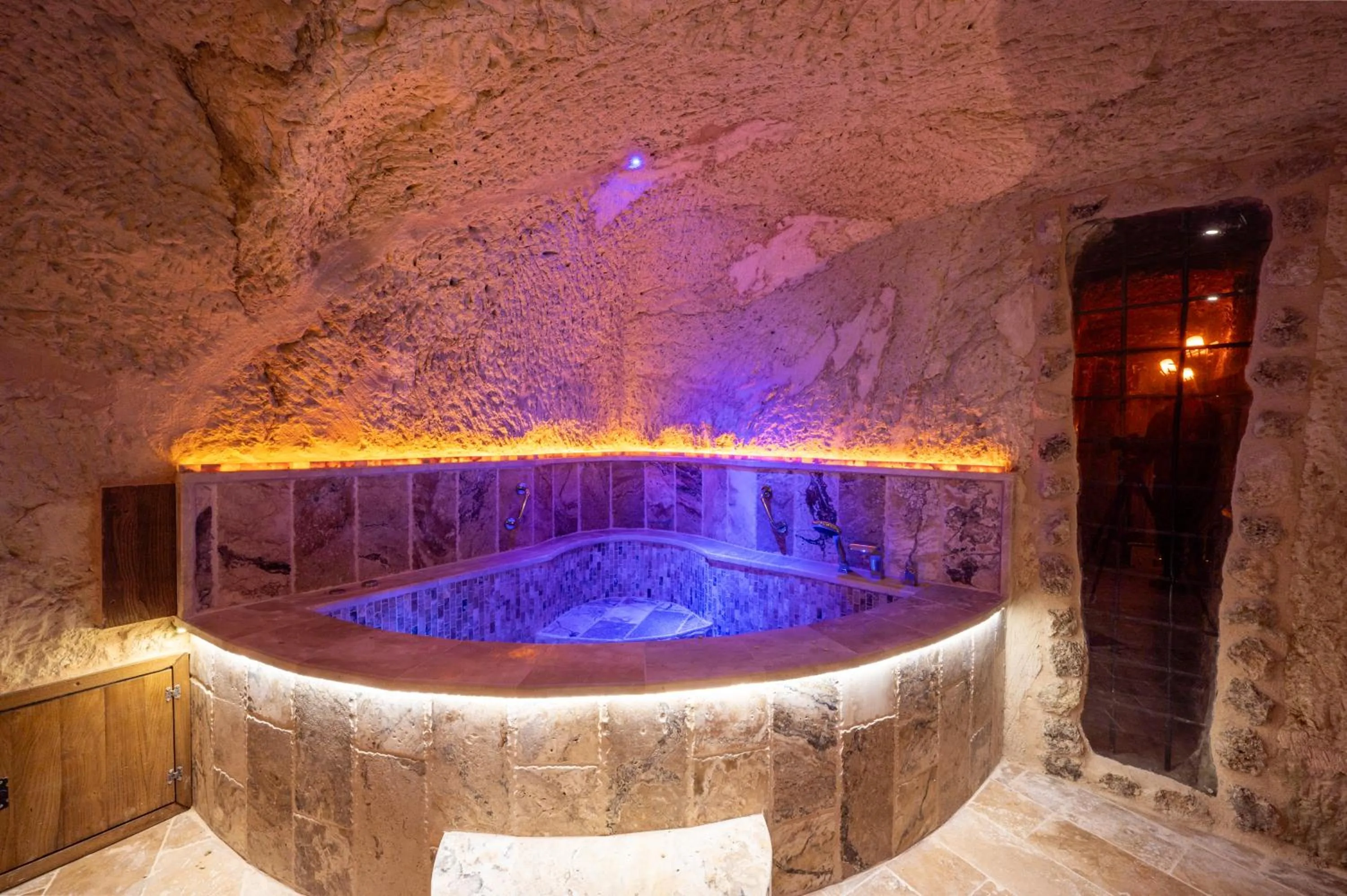 Hot Tub in Utopia Cave Cappadocia