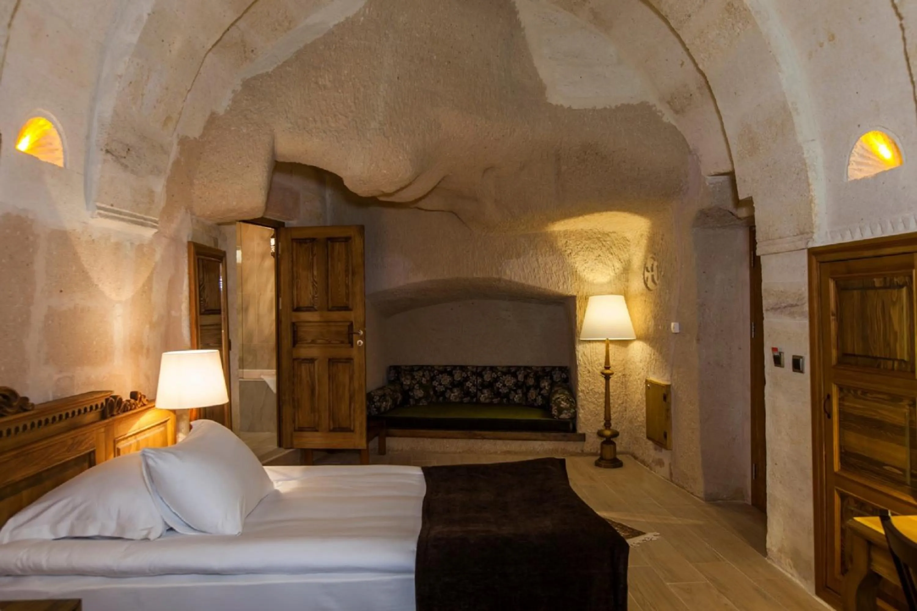 Photo of the whole room, Bed in Utopia Cave Cappadocia