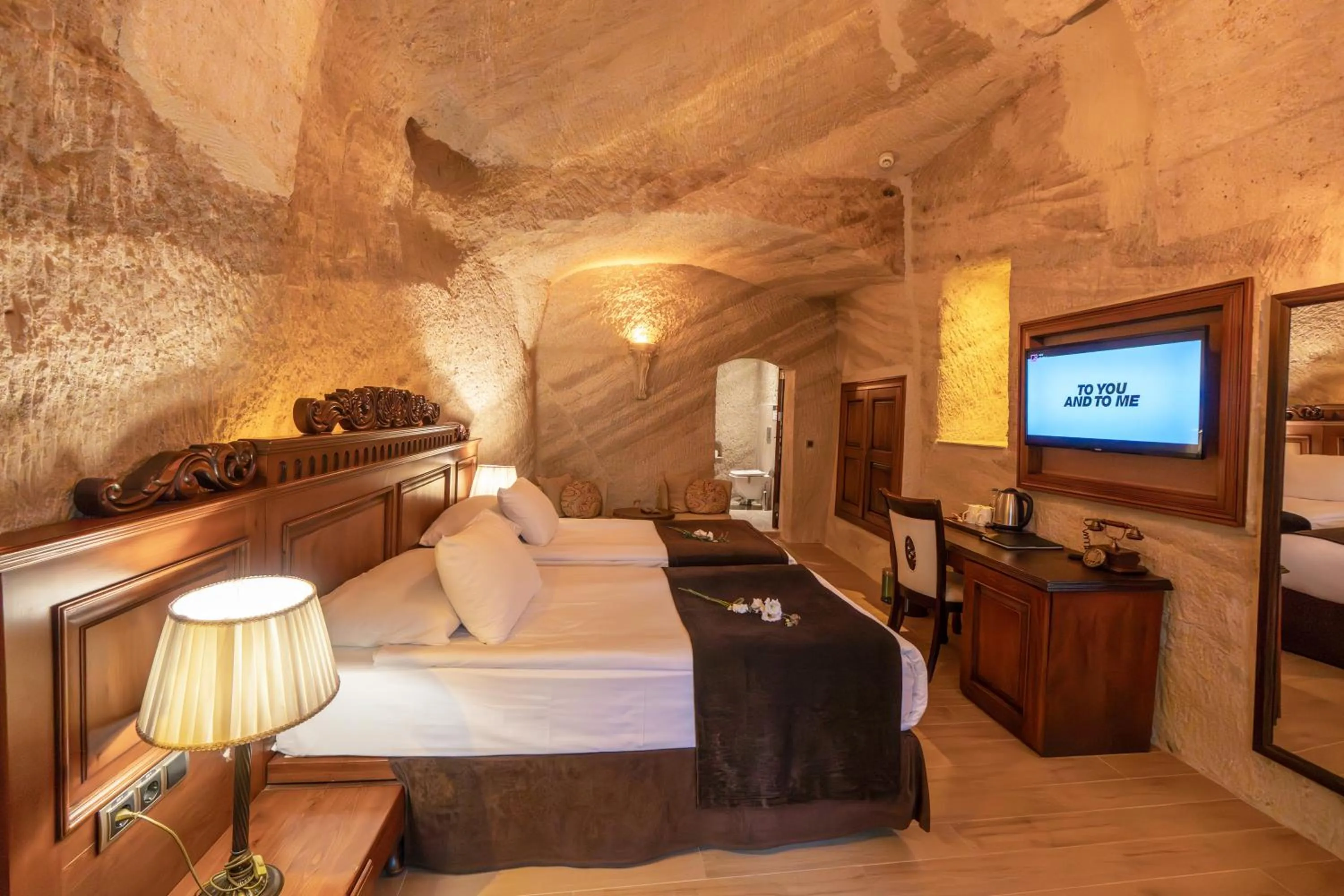 Photo of the whole room, Bed in Utopia Cave Cappadocia