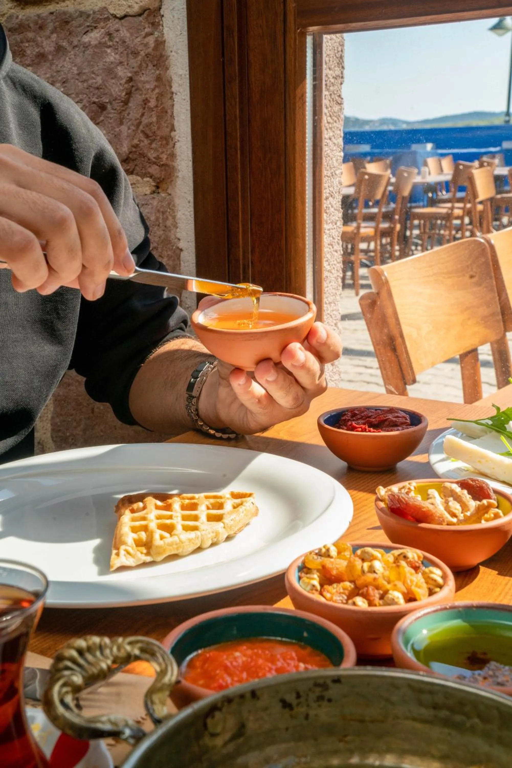 Restaurant/places to eat in Cunda Taka