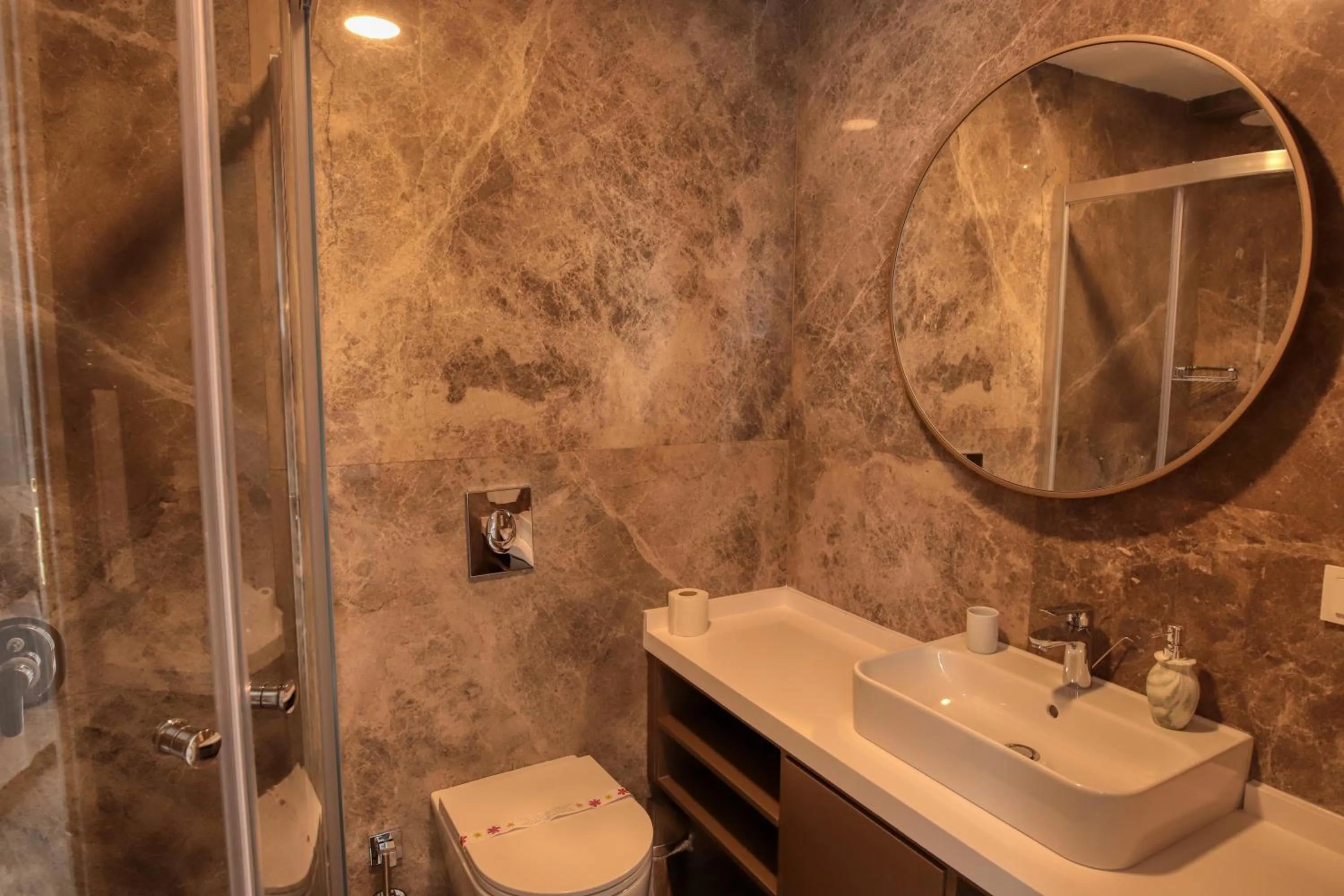 Bathroom in Cunda Taka