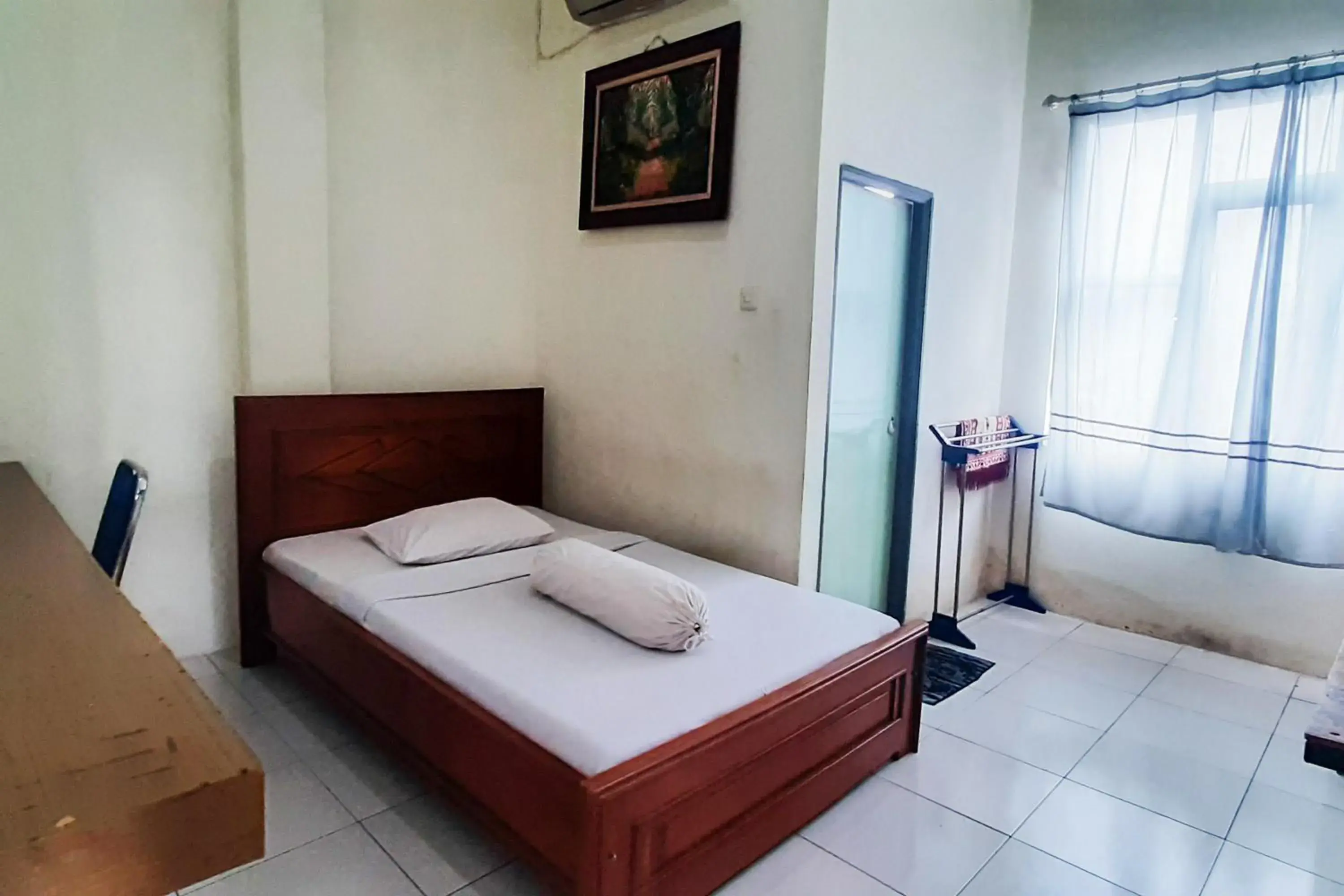 Standard Single Room in RedDoorz Syariah At Penginapan Sederhana Palembang Standard Single Room in RedDoorz Syariah At Penginapan Sederhana Palembang