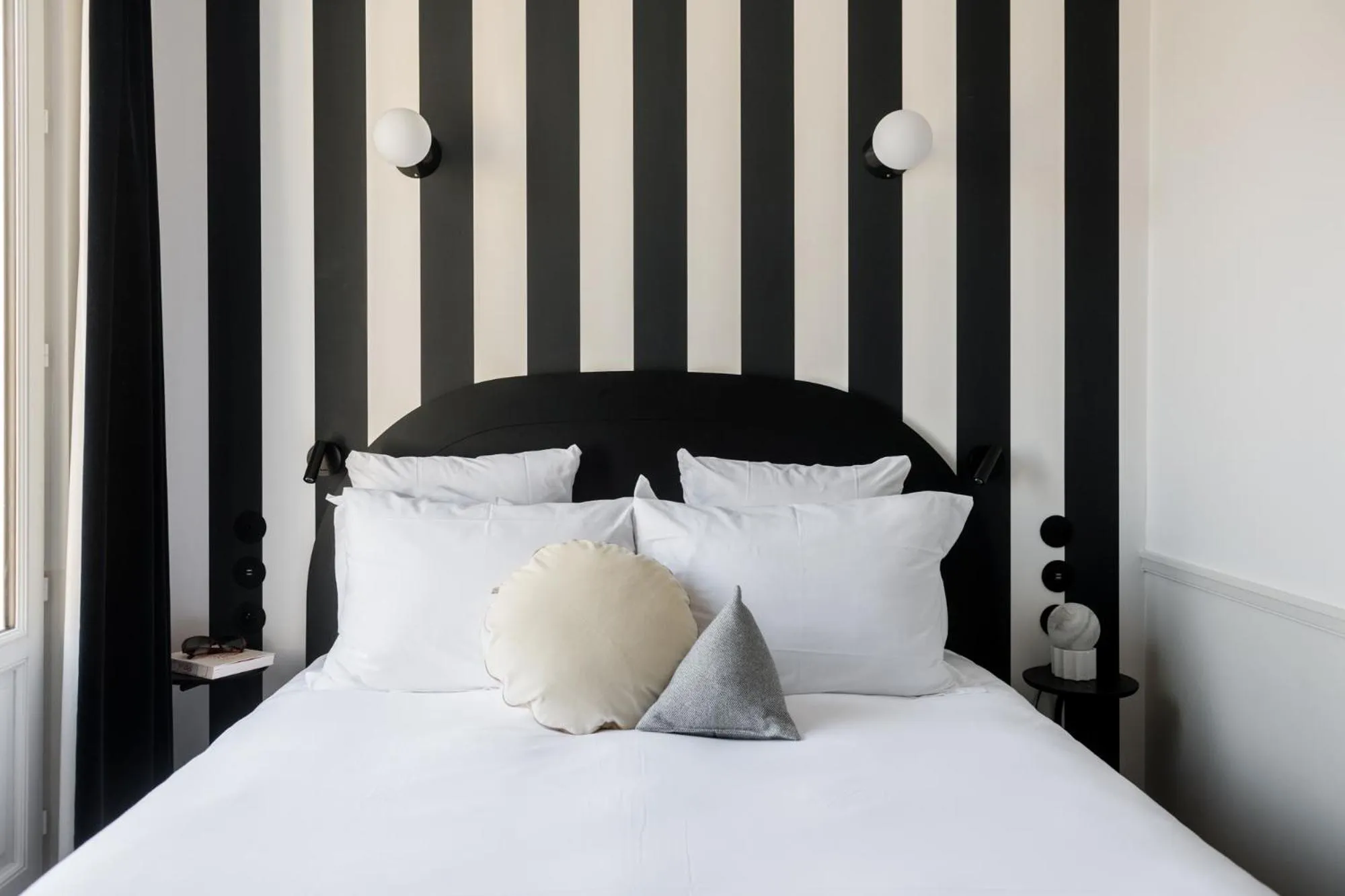 Bed in My Maison In Paris - Champ de Mars