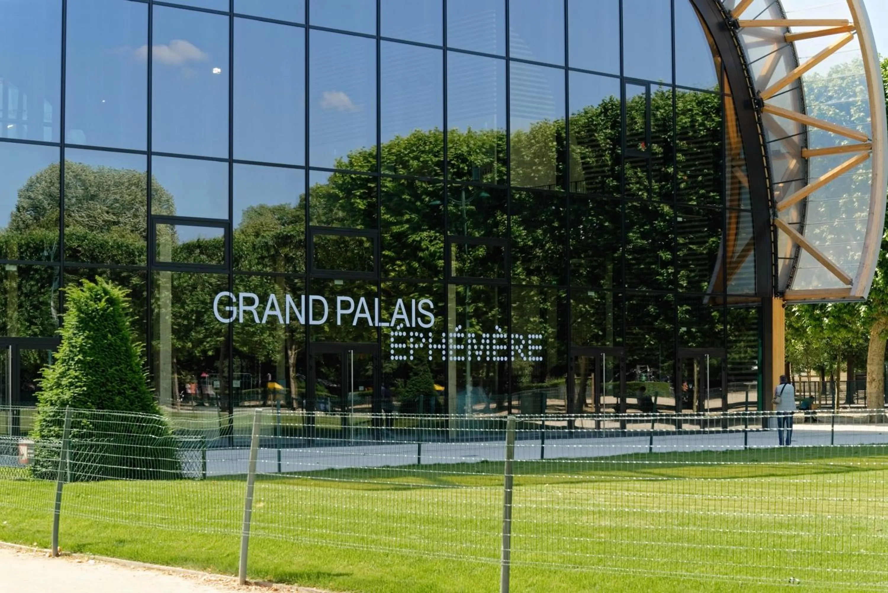 Neighbourhood in My Maison In Paris - Champ de Mars