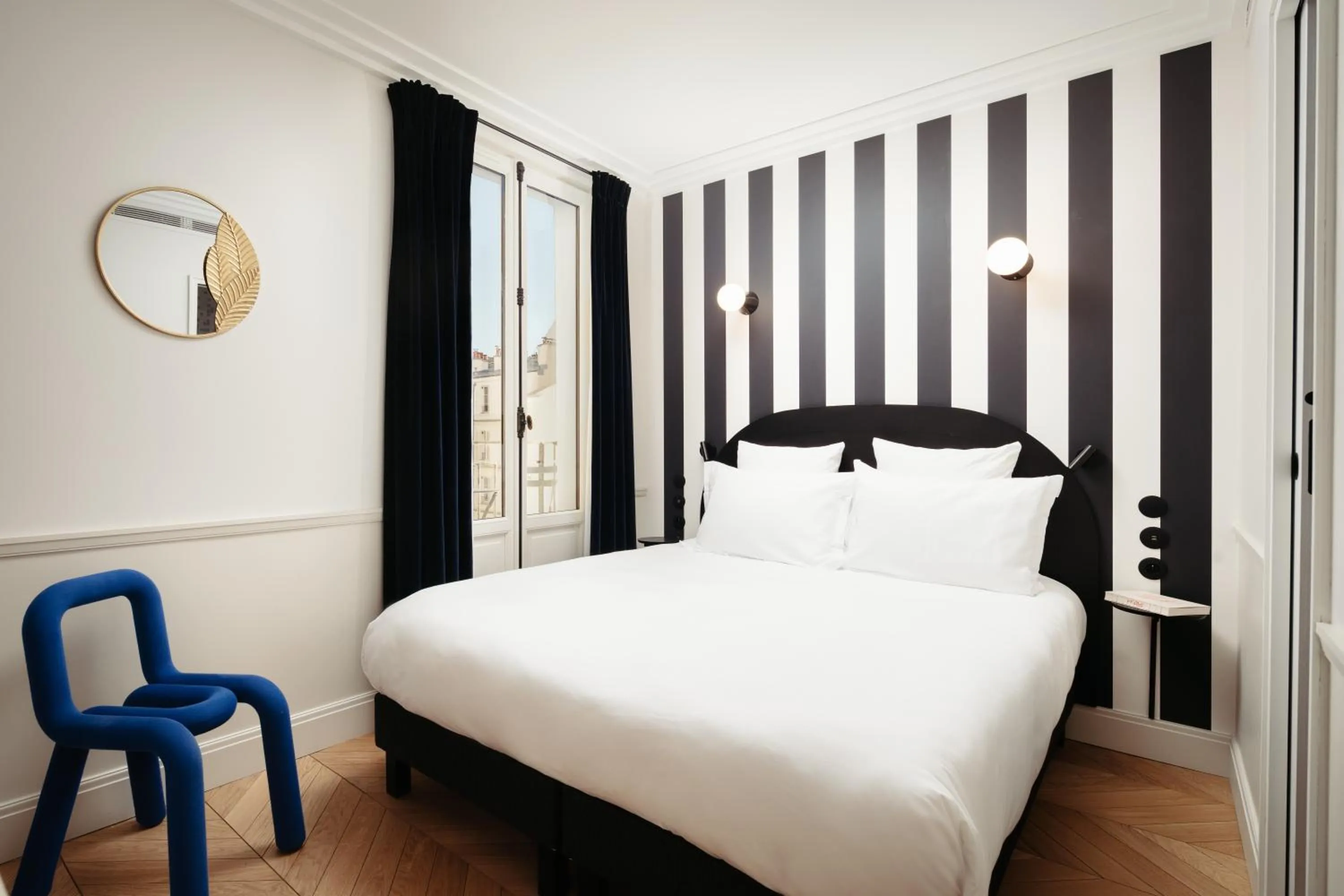 Bed in My Maison In Paris - Champ de Mars