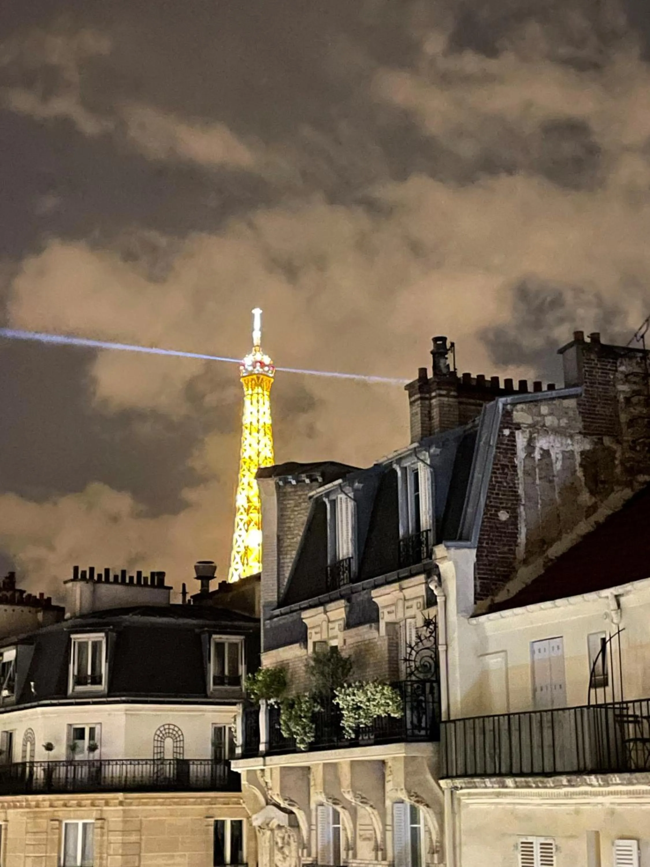 Landmark view in My Maison In Paris - Champ de Mars