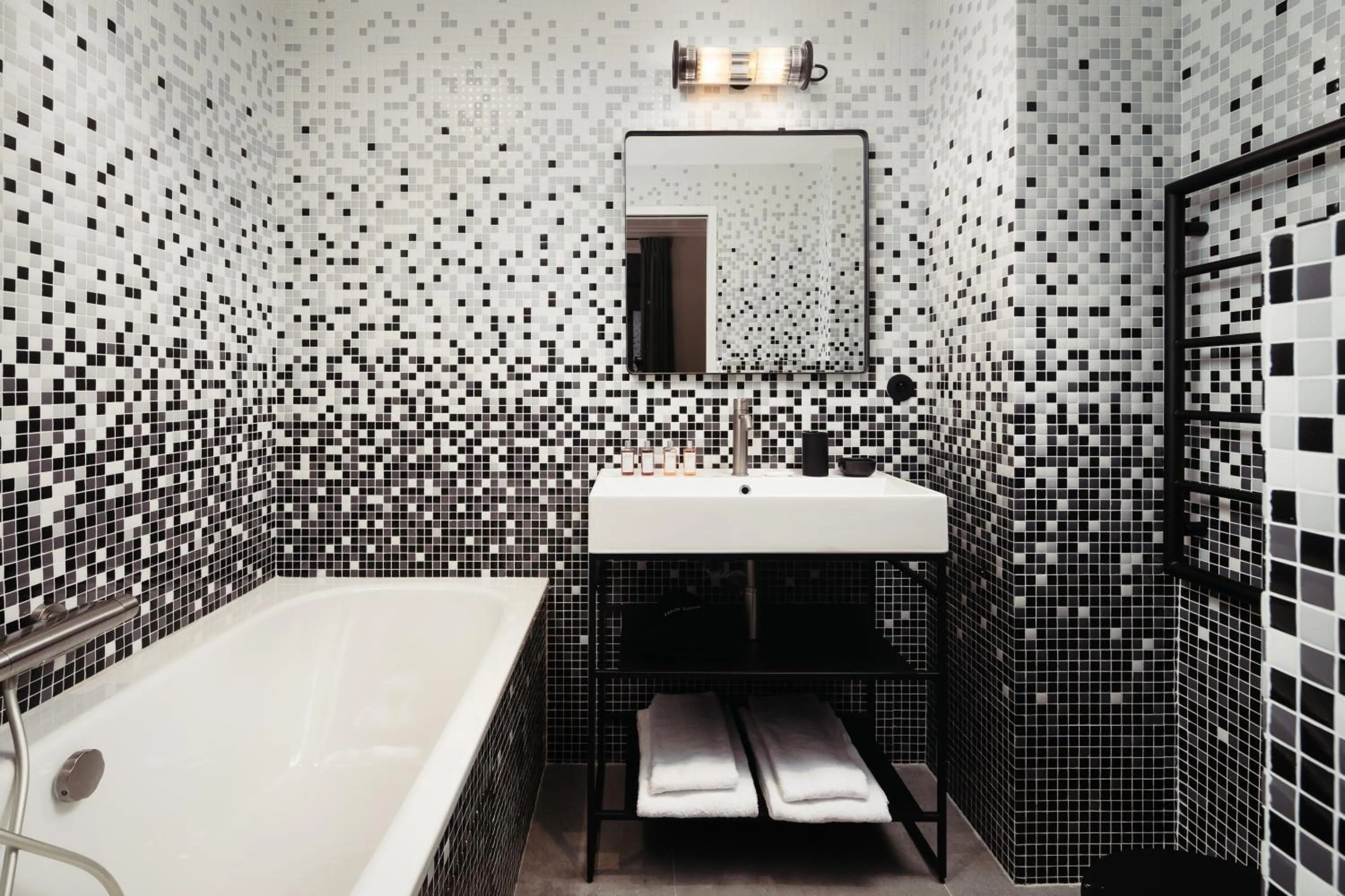 Bathroom in My Maison In Paris - Champ de Mars