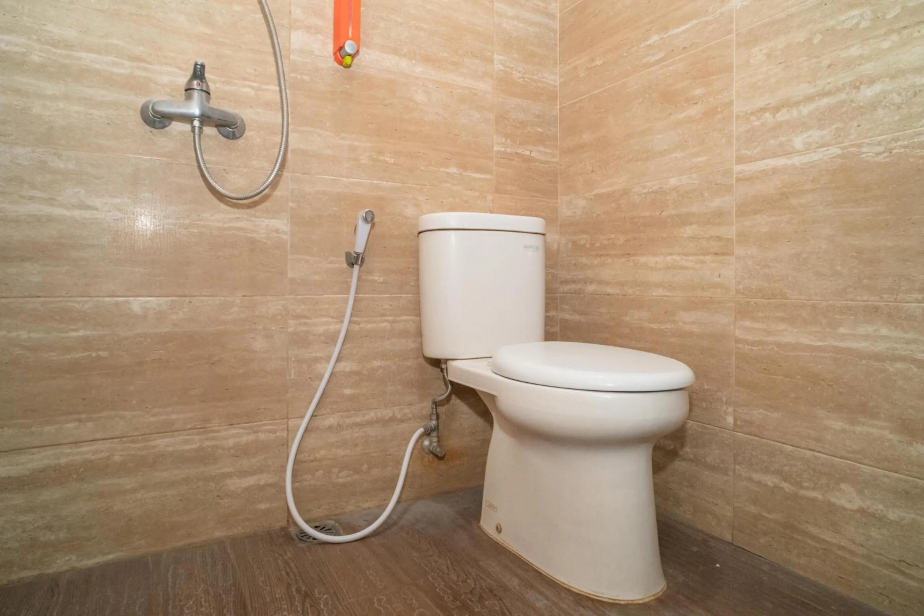 Bathroom in RedDoorz at Tirta Mansion Paramount Gading