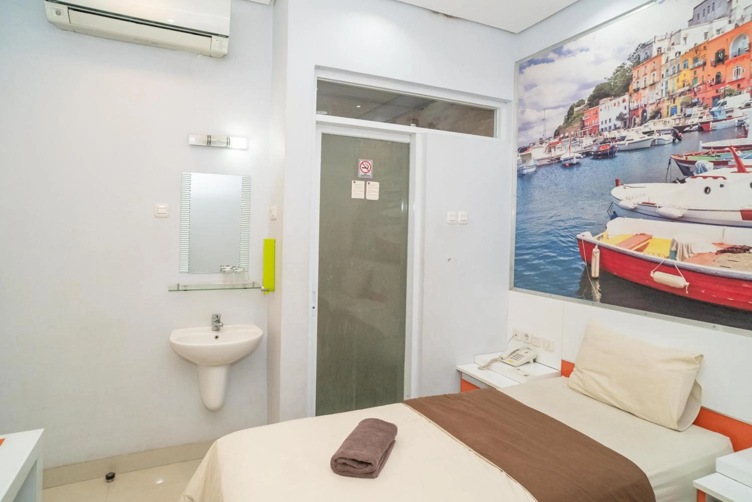 Photo of the whole room, Bed in RedDoorz at Tirta Mansion Paramount Gading