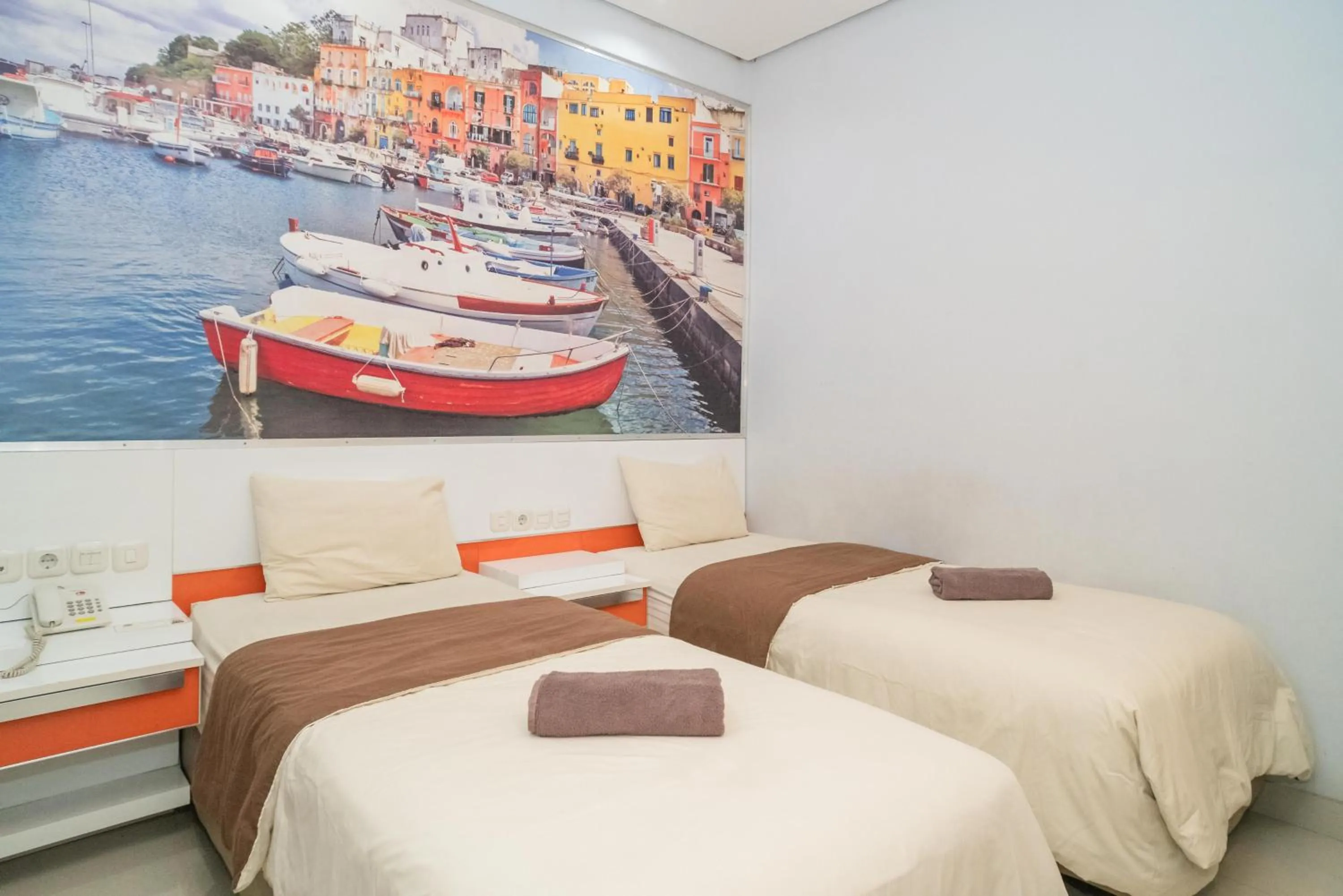 Photo of the whole room, Bed in RedDoorz at Tirta Mansion Paramount Gading