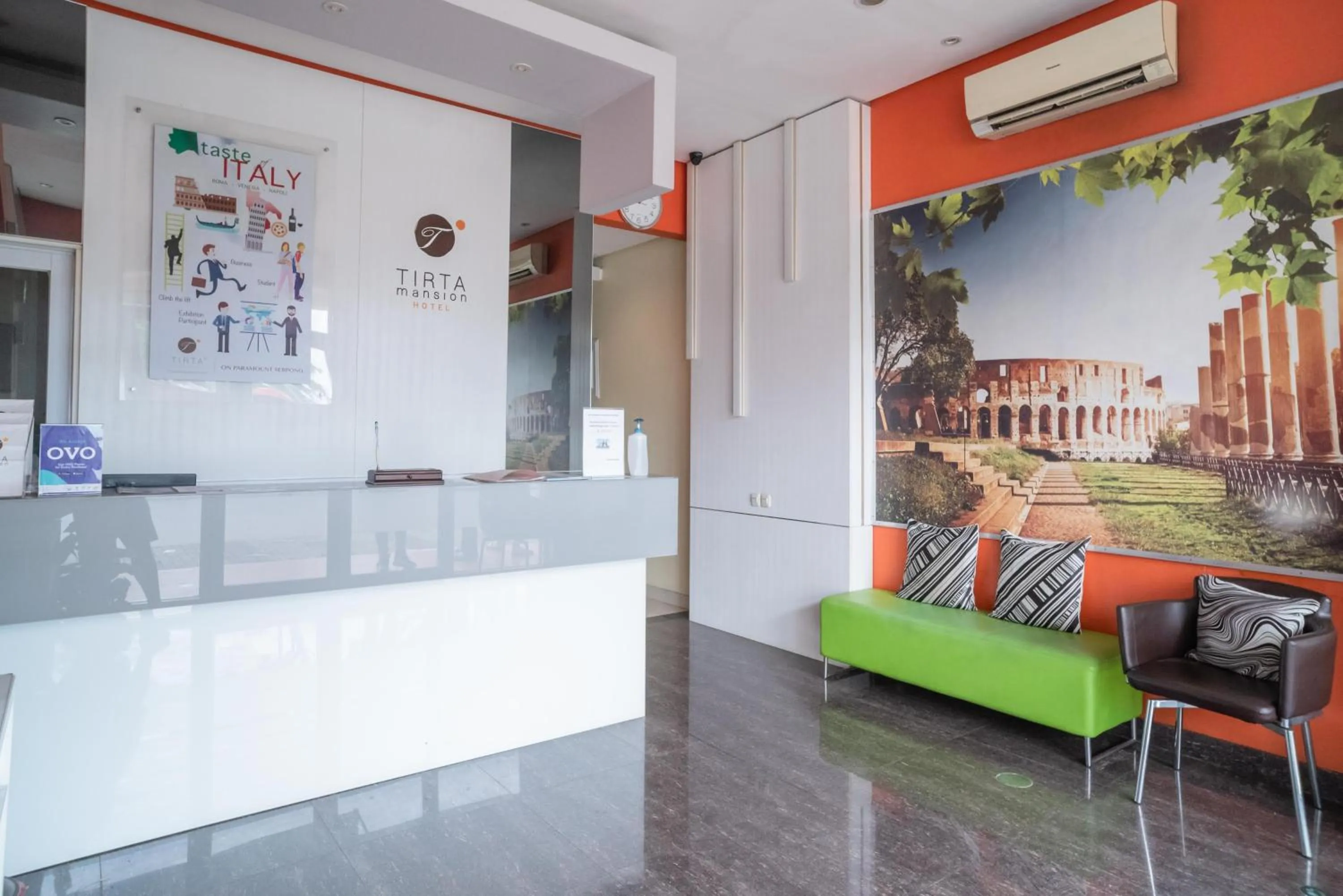 RedDoorz at Tirta Mansion Paramount Gading