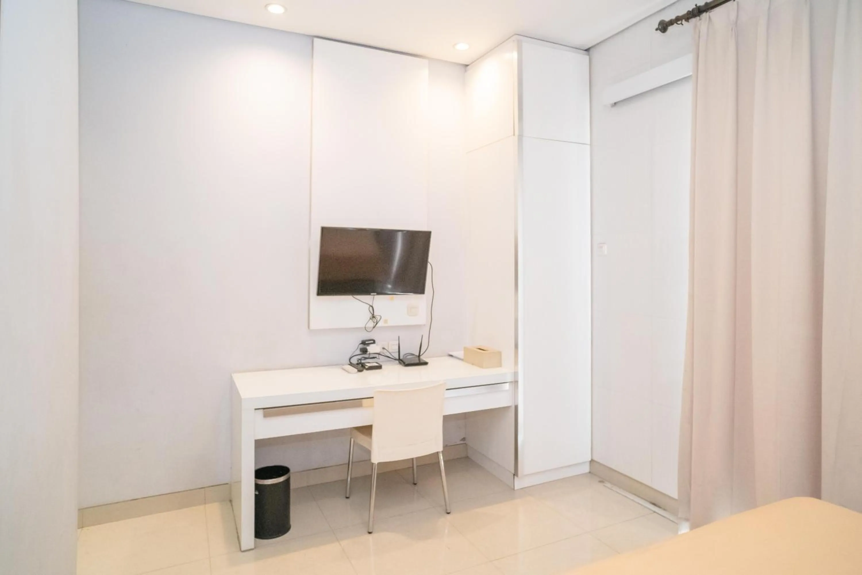 RedDoorz at Tirta Mansion Paramount Gading