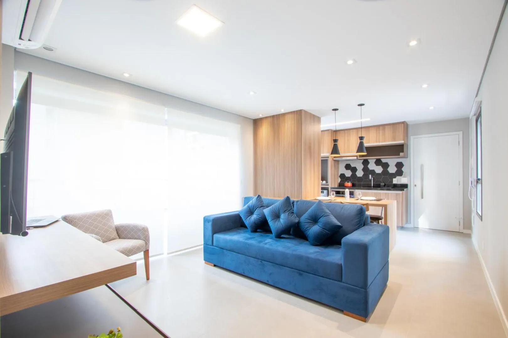 Day in Charlie Vila Nova Conceição Jacques Félix