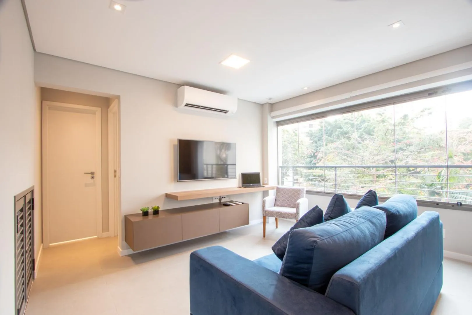 Day in Charlie Vila Nova Conceição Jacques Félix