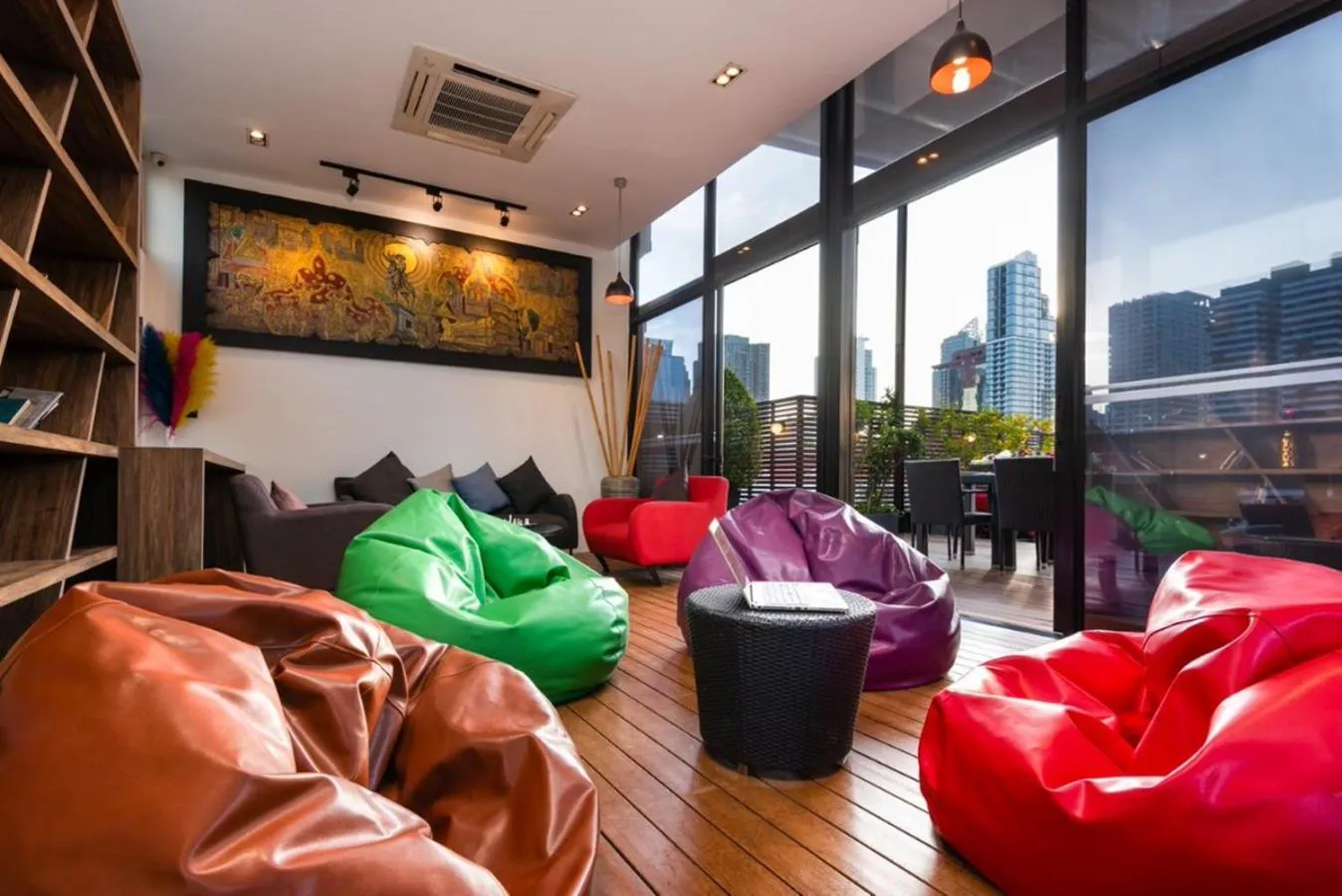 Communal lounge/ TV room in Maitria Mode Sukhumvit 15 Bangkok - A Chatrium Collection