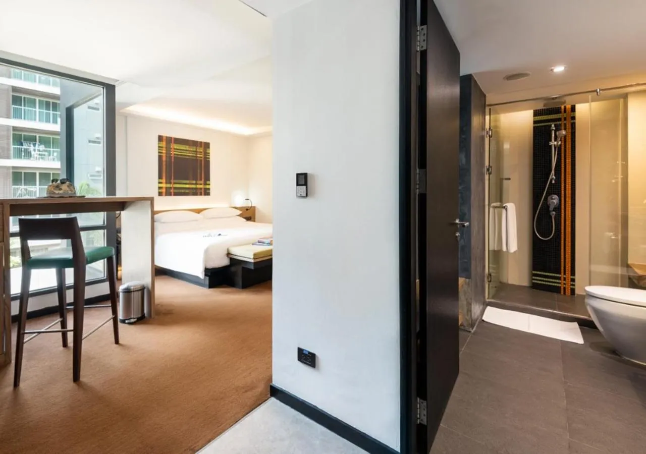 Shower, Bed in Maitria Mode Sukhumvit 15 Bangkok - A Chatrium Collection