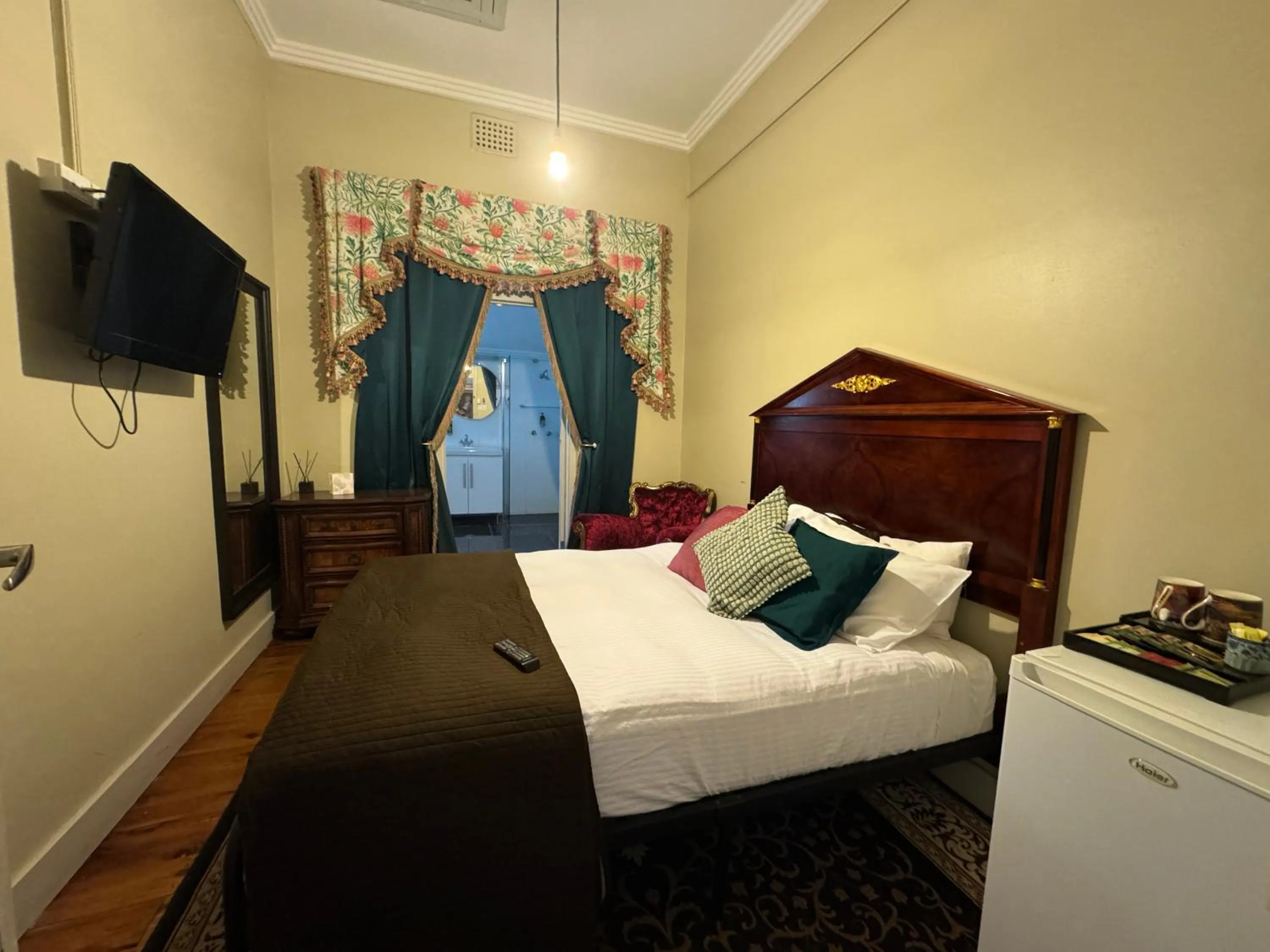 Bed in Club Boutique Hotel Cunnamulla