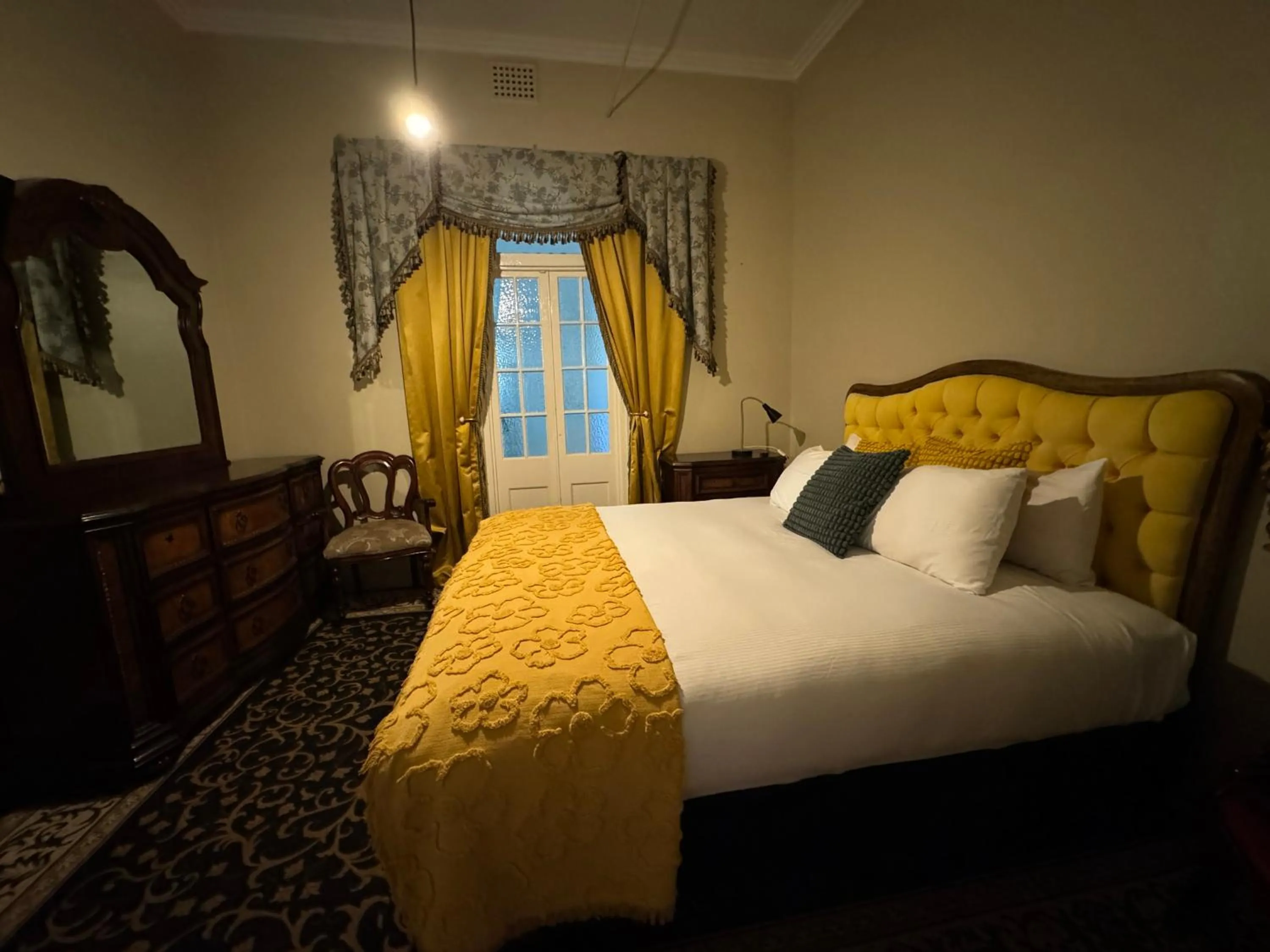 Restaurant/places to eat, Bed in Club Boutique Hotel Cunnamulla