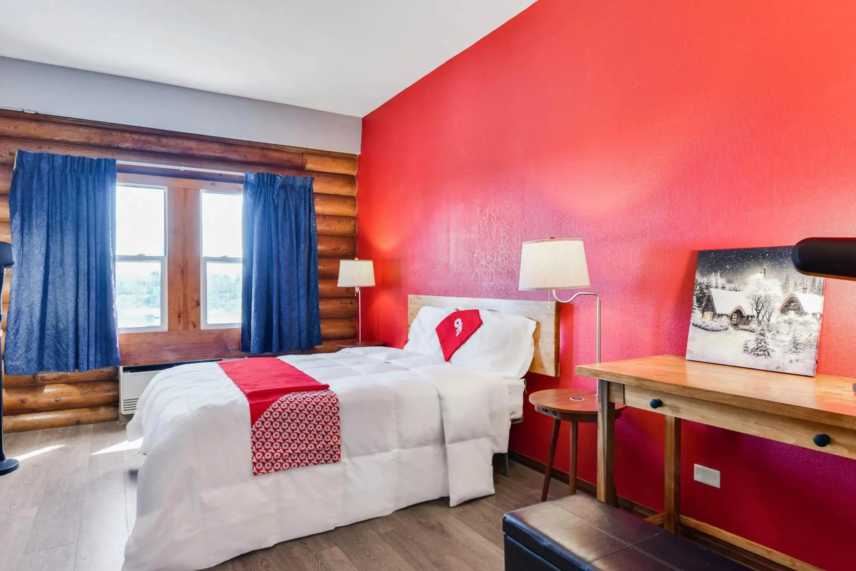 Bedroom in Casa Loma Inn & Suites by OYO Davenport IA near I-80 Bedroom in Casa Loma Inn & Suites by OYO Davenport IA near I-80