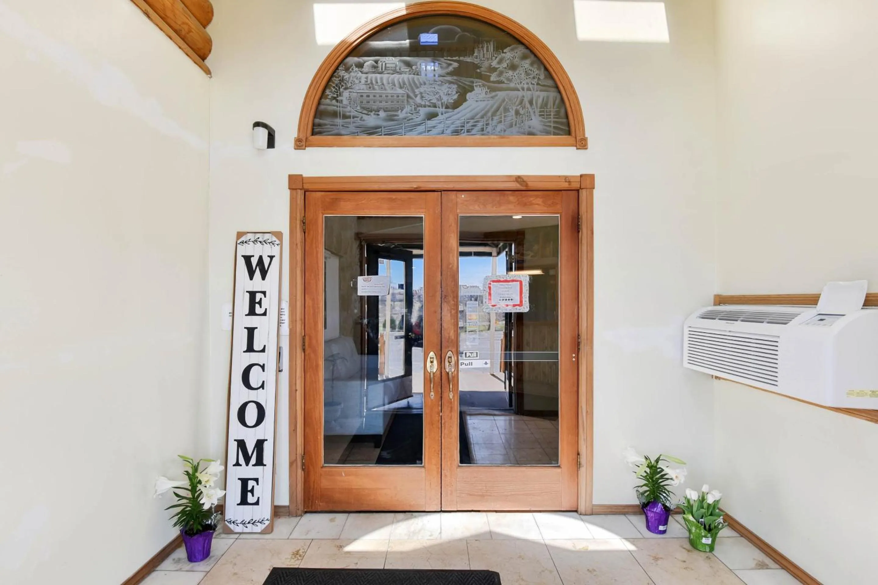 Lobby or reception in Casa Loma Inn & Suites by OYO Davenport IA near I-80
