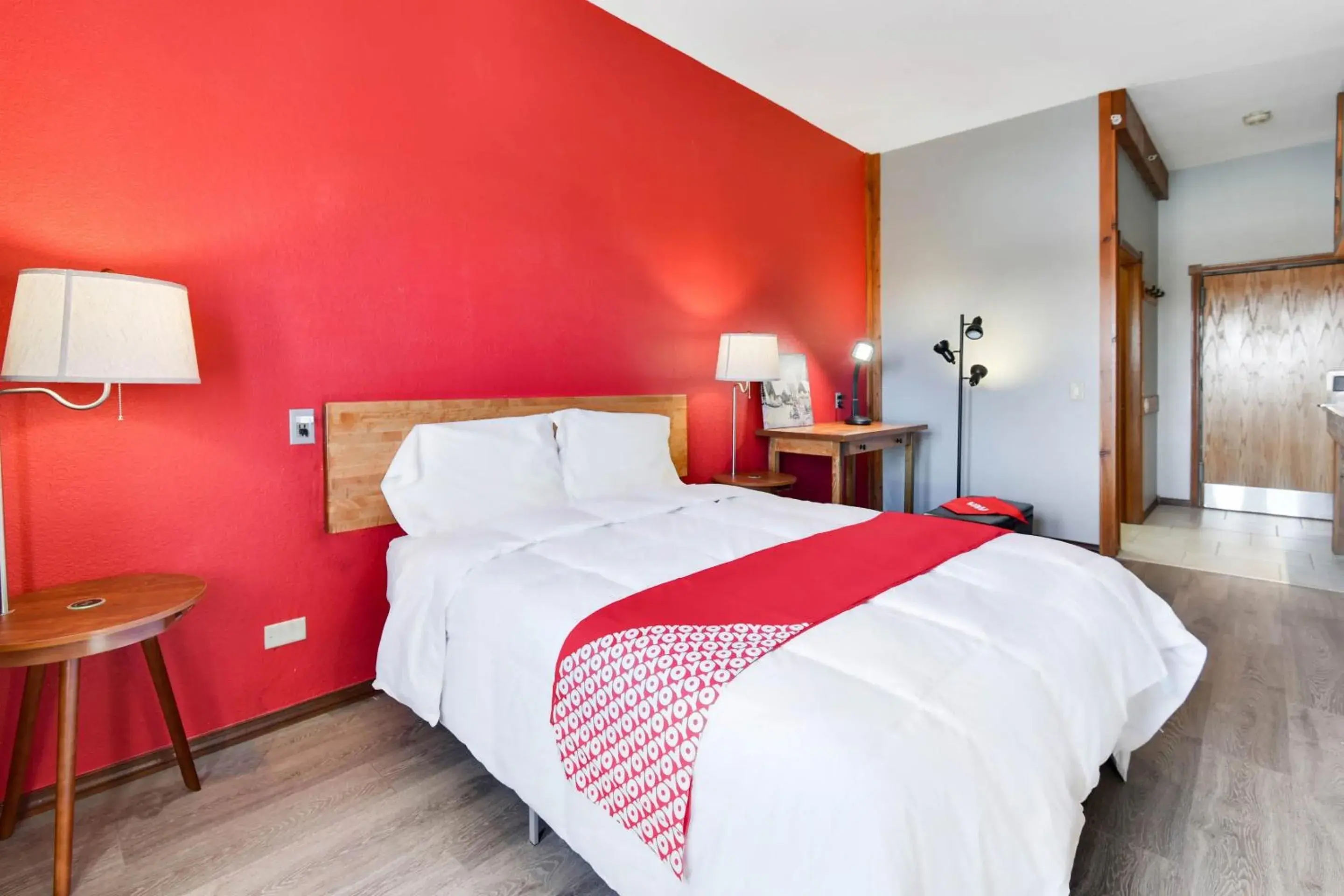 Bedroom in Casa Loma Inn & Suites by OYO Davenport IA near I-80 Bedroom in Casa Loma Inn & Suites by OYO Davenport IA near I-80