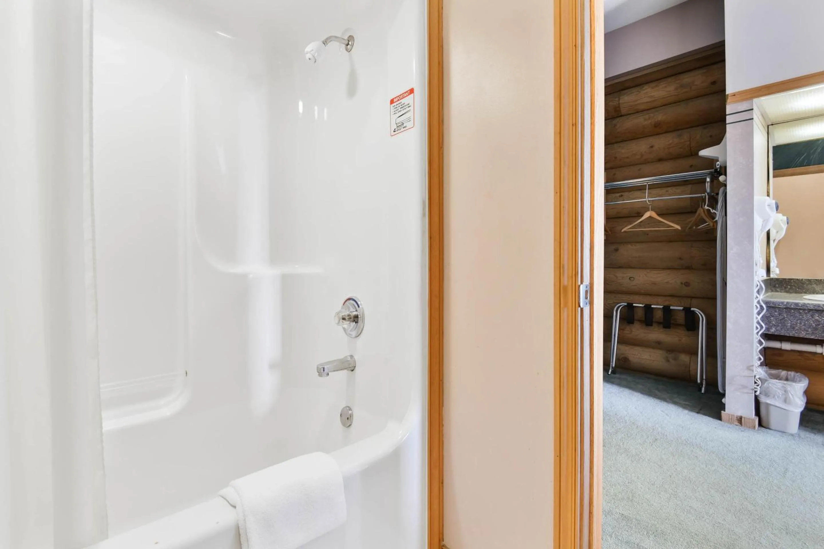 Bathroom in Casa Loma Inn & Suites by OYO Davenport IA near I-80