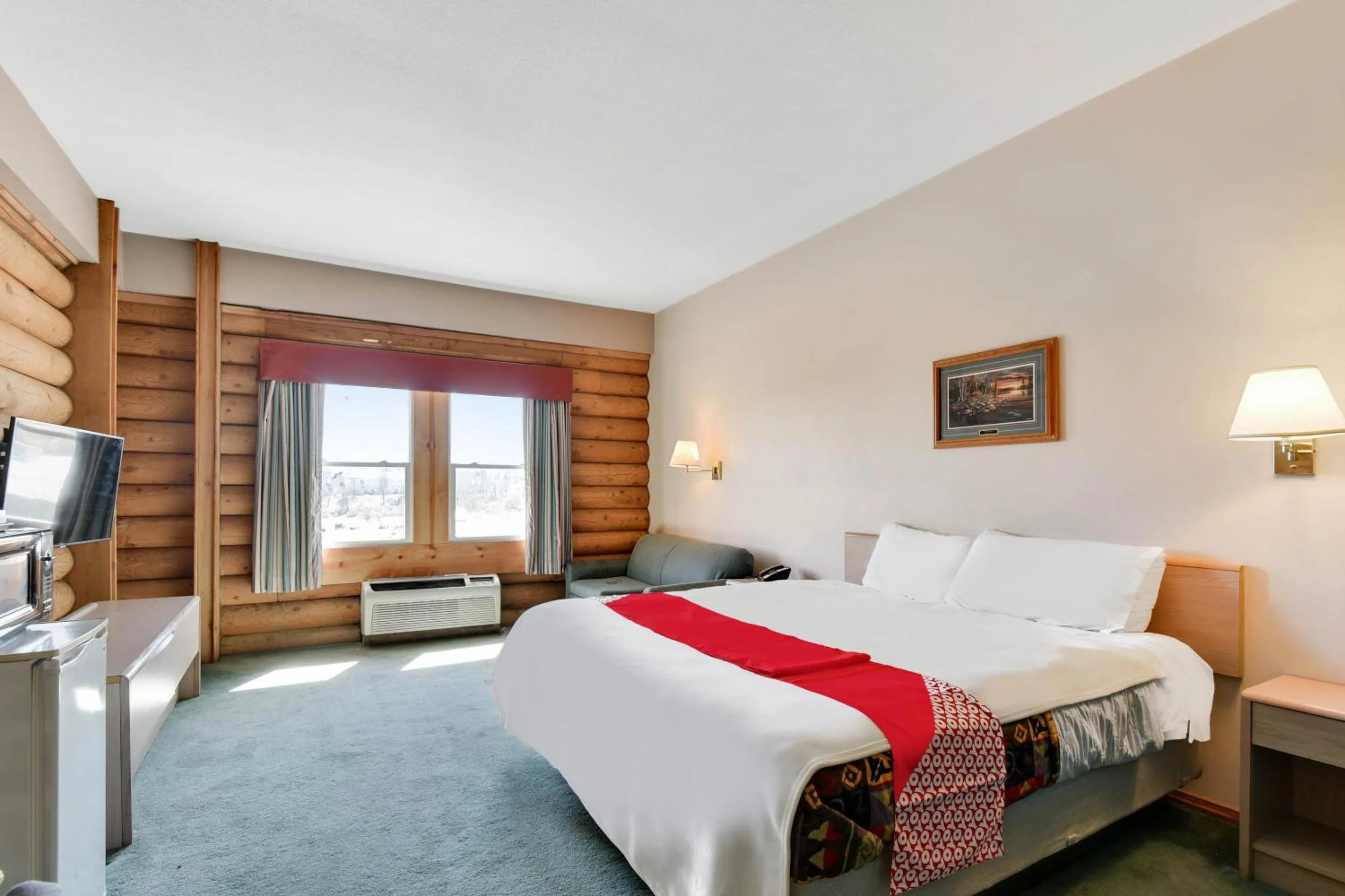 Bedroom in Casa Loma Inn & Suites by OYO Davenport IA near I-80