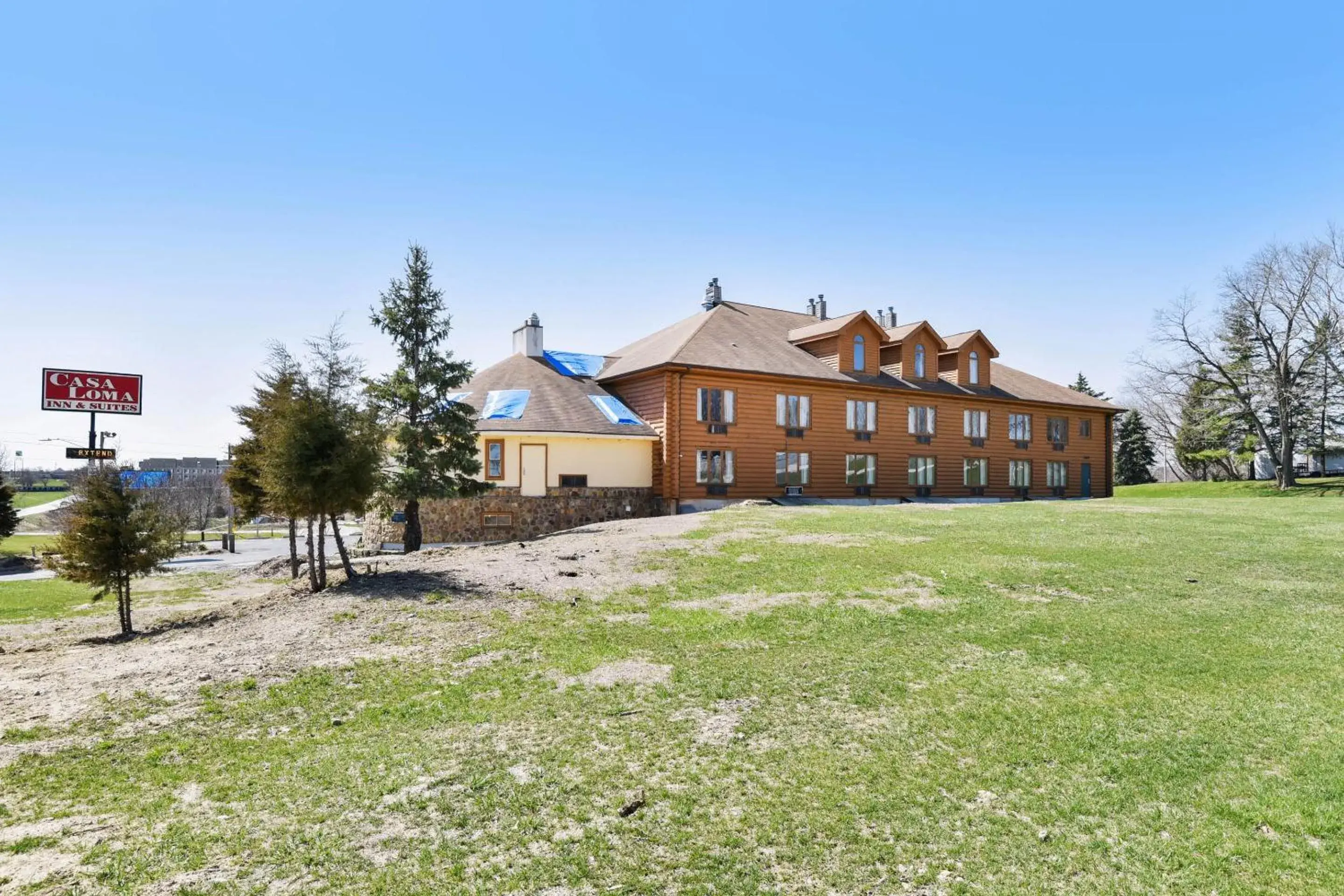 Facade/entrance in Casa Loma Inn & Suites by OYO Davenport IA near I-80 Facade/entrance in Casa Loma Inn & Suites by OYO Davenport IA near I-80