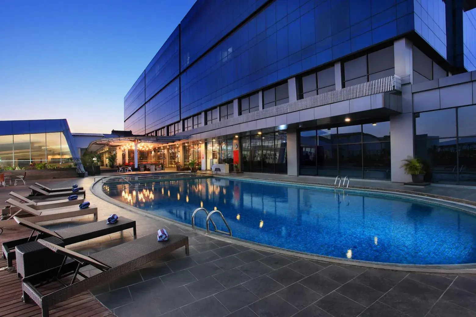 Swimming pool in Swiss-Belhotel Cirebon Swimming pool in Swiss-Belhotel Cirebon