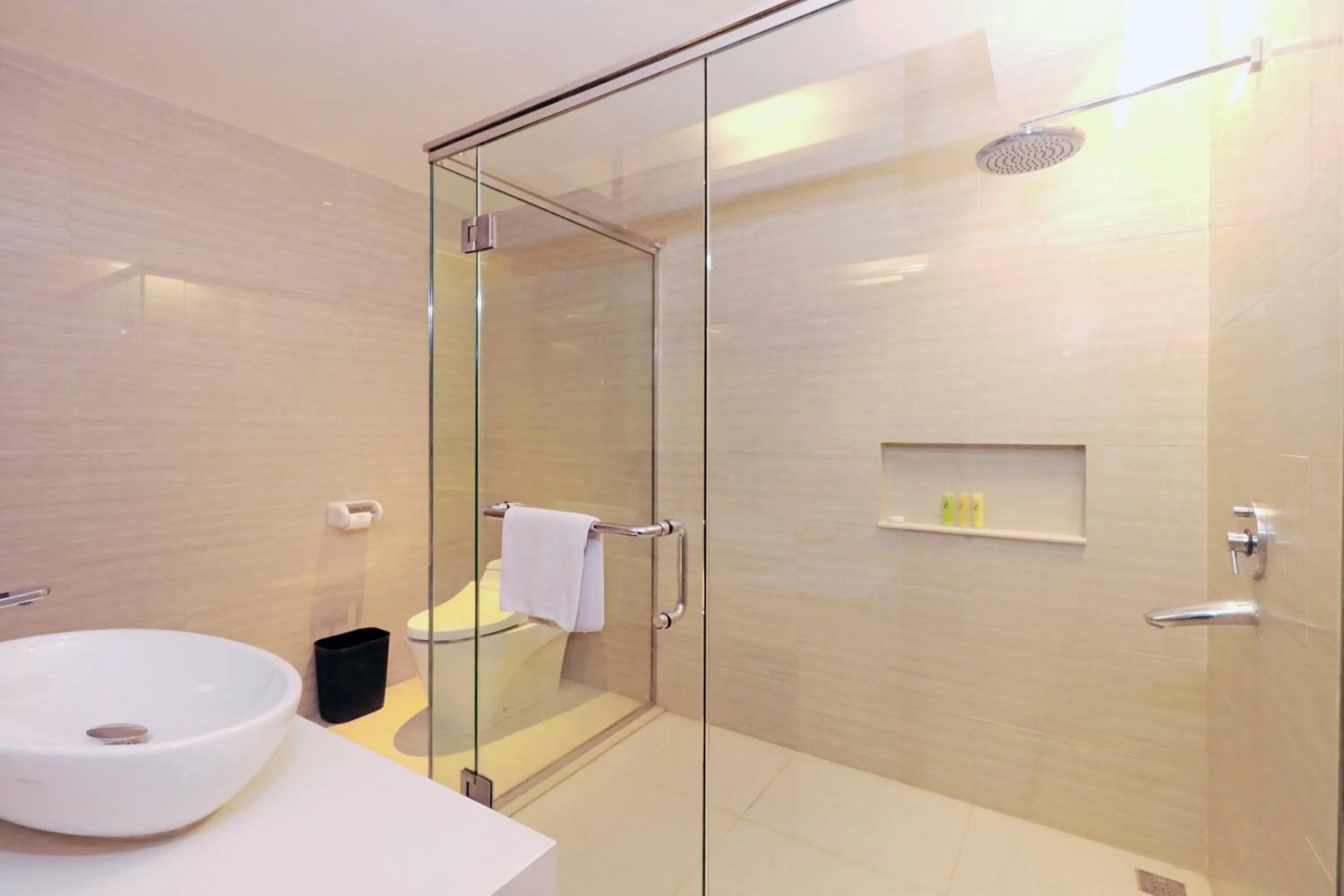 Shower in Swiss-Belhotel Cirebon