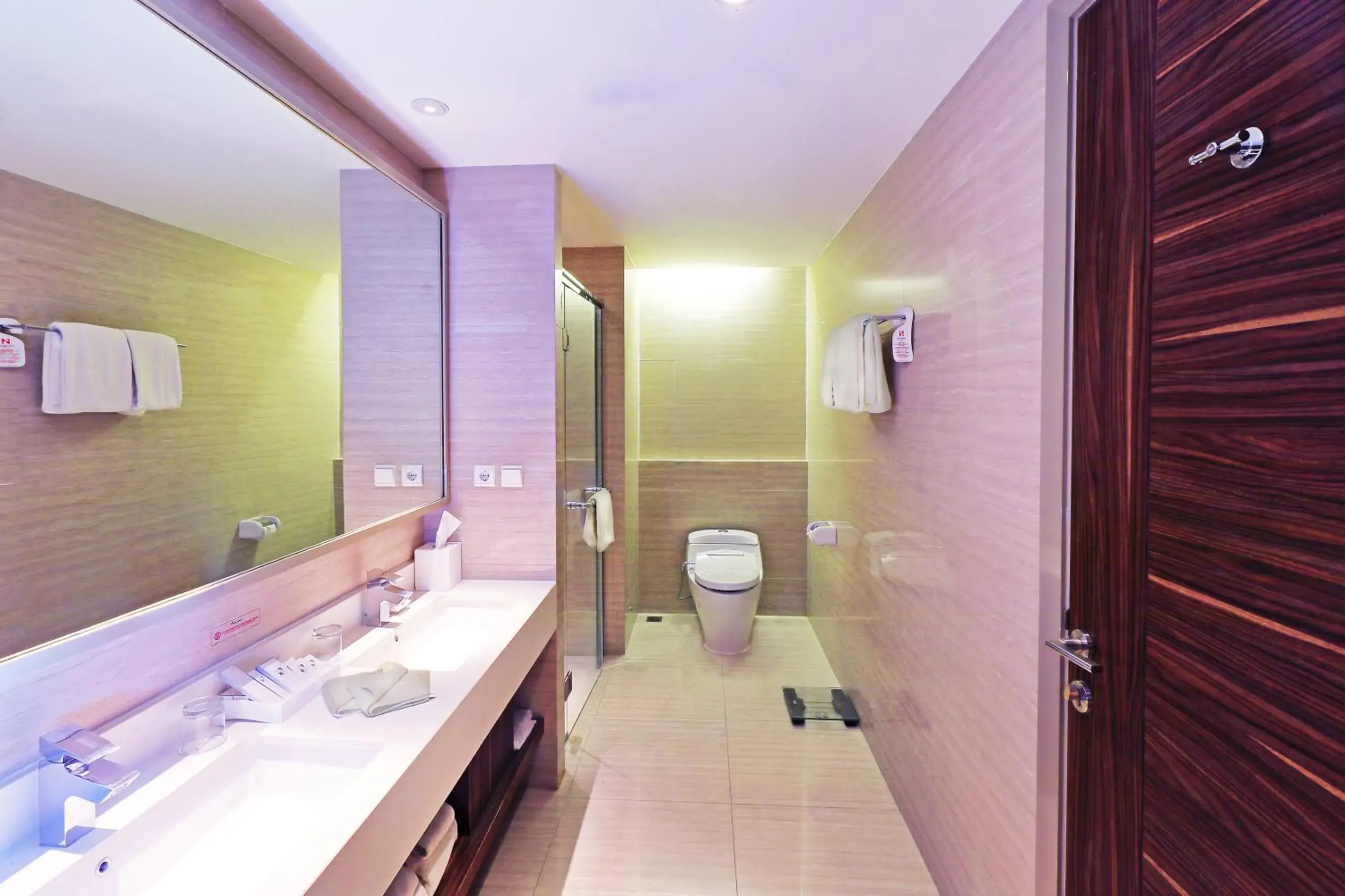 Bathroom in Swiss-Belhotel Cirebon Bathroom in Swiss-Belhotel Cirebon