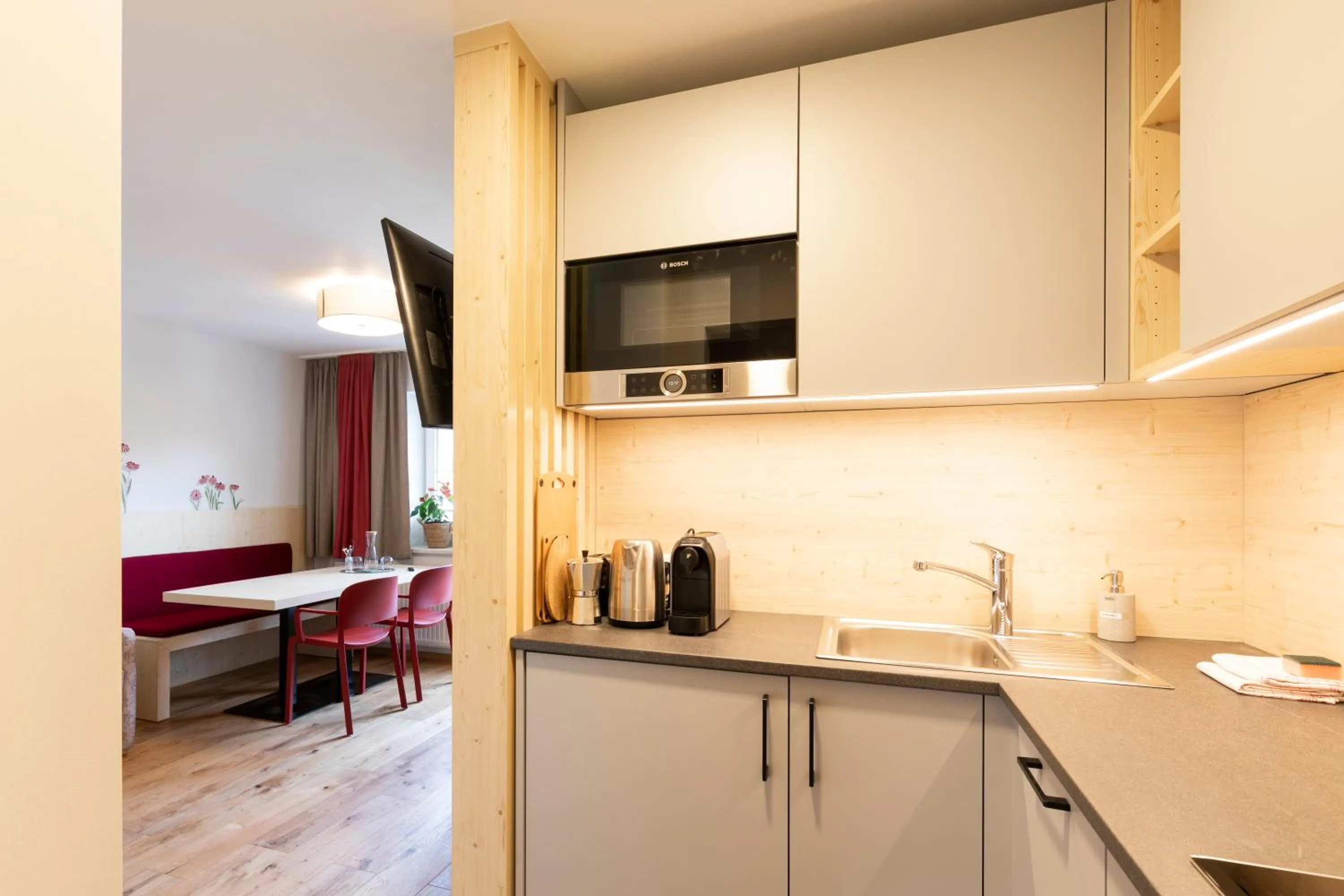 Coffee/tea facilities in Residenz Theresa