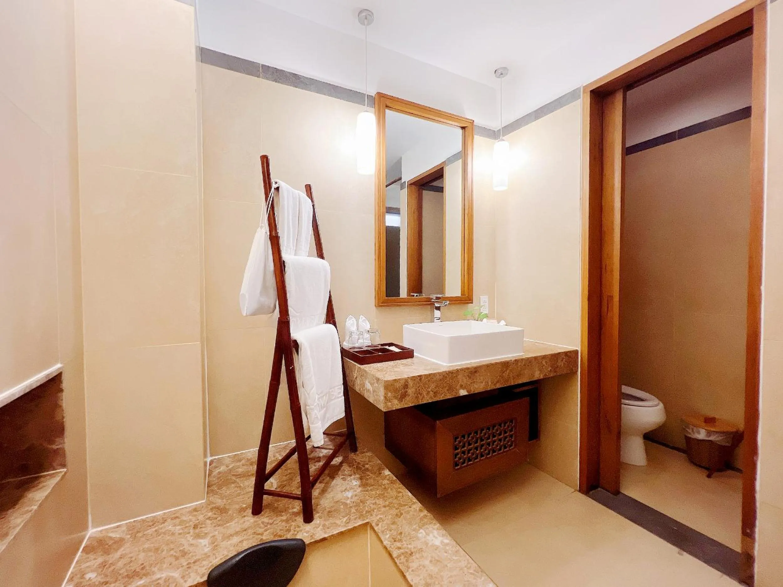 Shower in Aroma Beach Resort and Spa